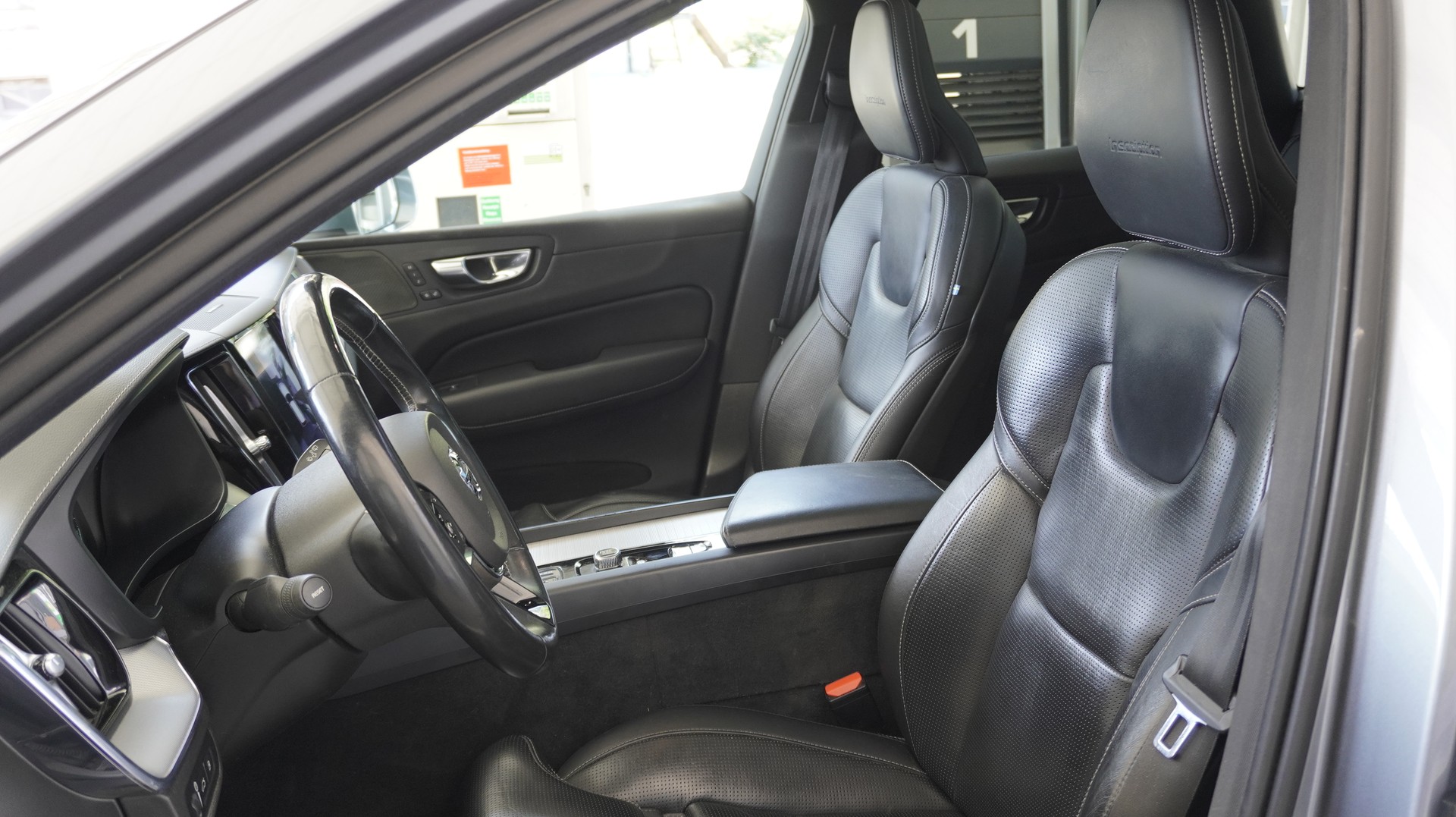 VOLVO XC60 T8 eAWD Inscription Geartronic-image-3