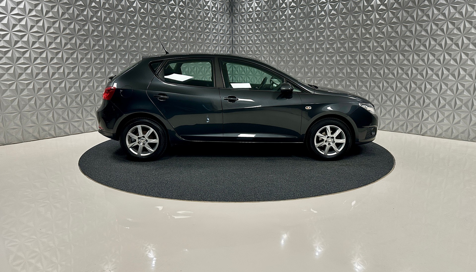 SEAT Ibiza 1.4 Sport-showroom-element-3