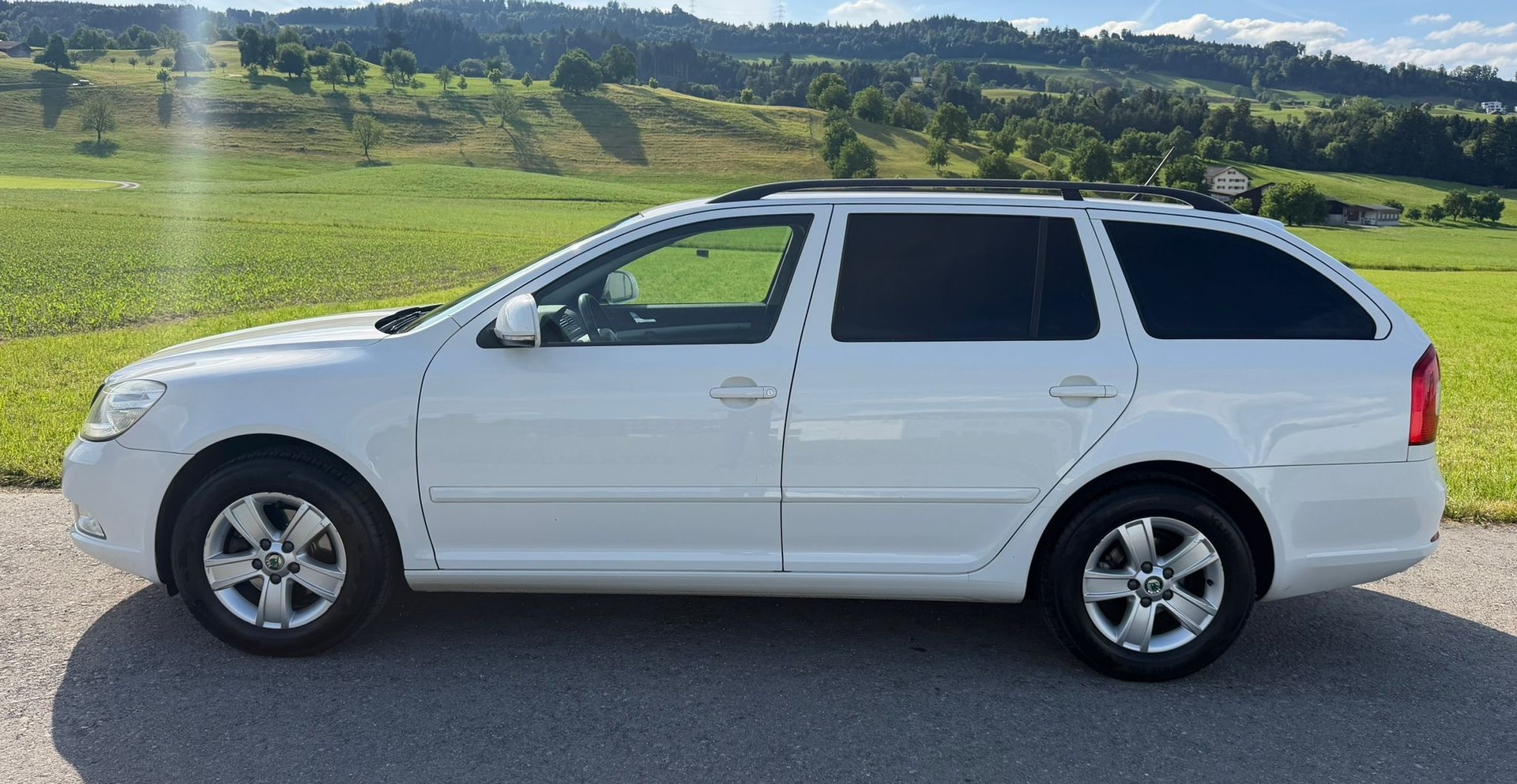 SKODA Octavia Combi 1.6 TDI Greenline-image-2