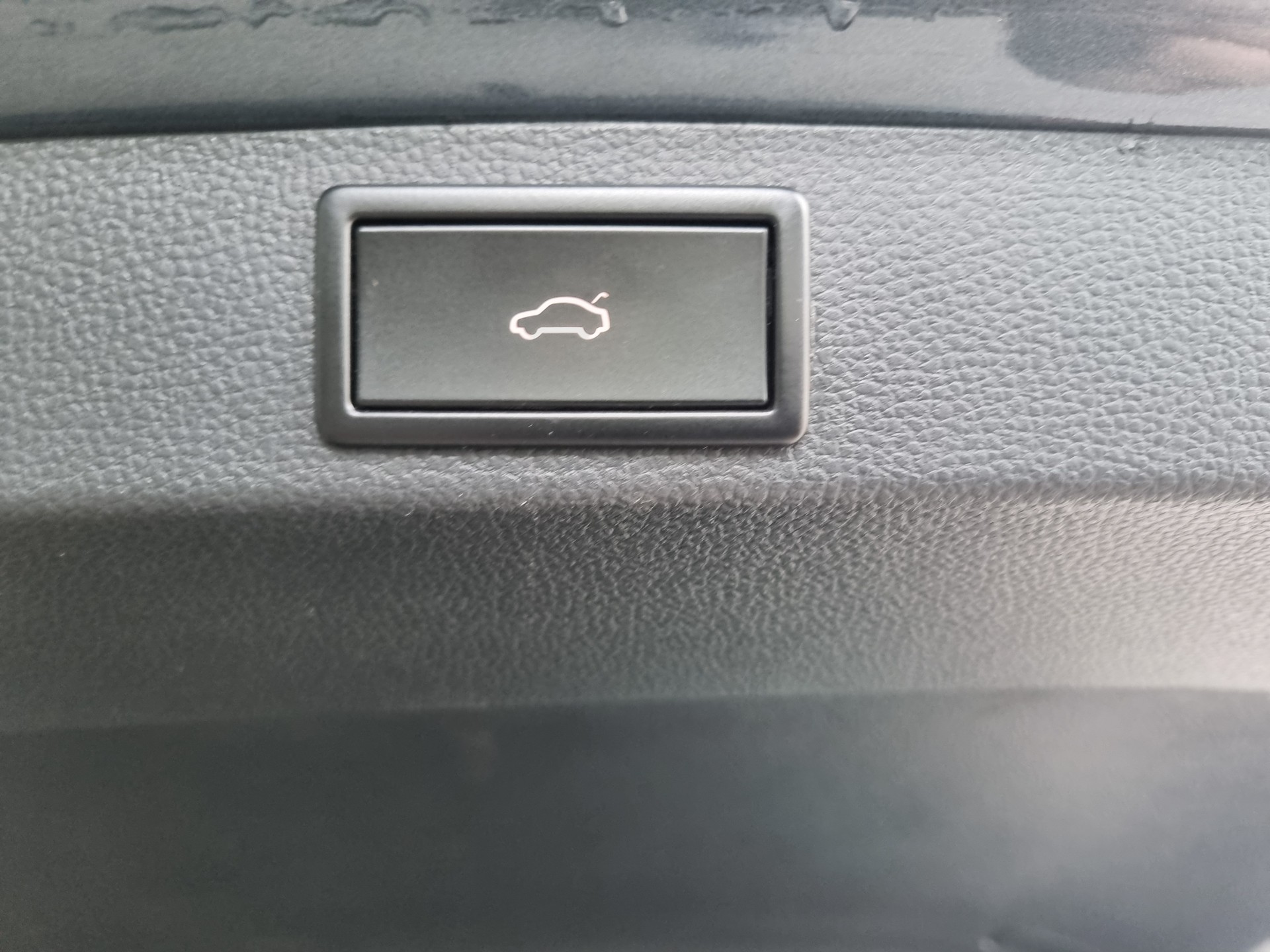 SKODA Karoq 1.6 TDI CR Smile-image-11