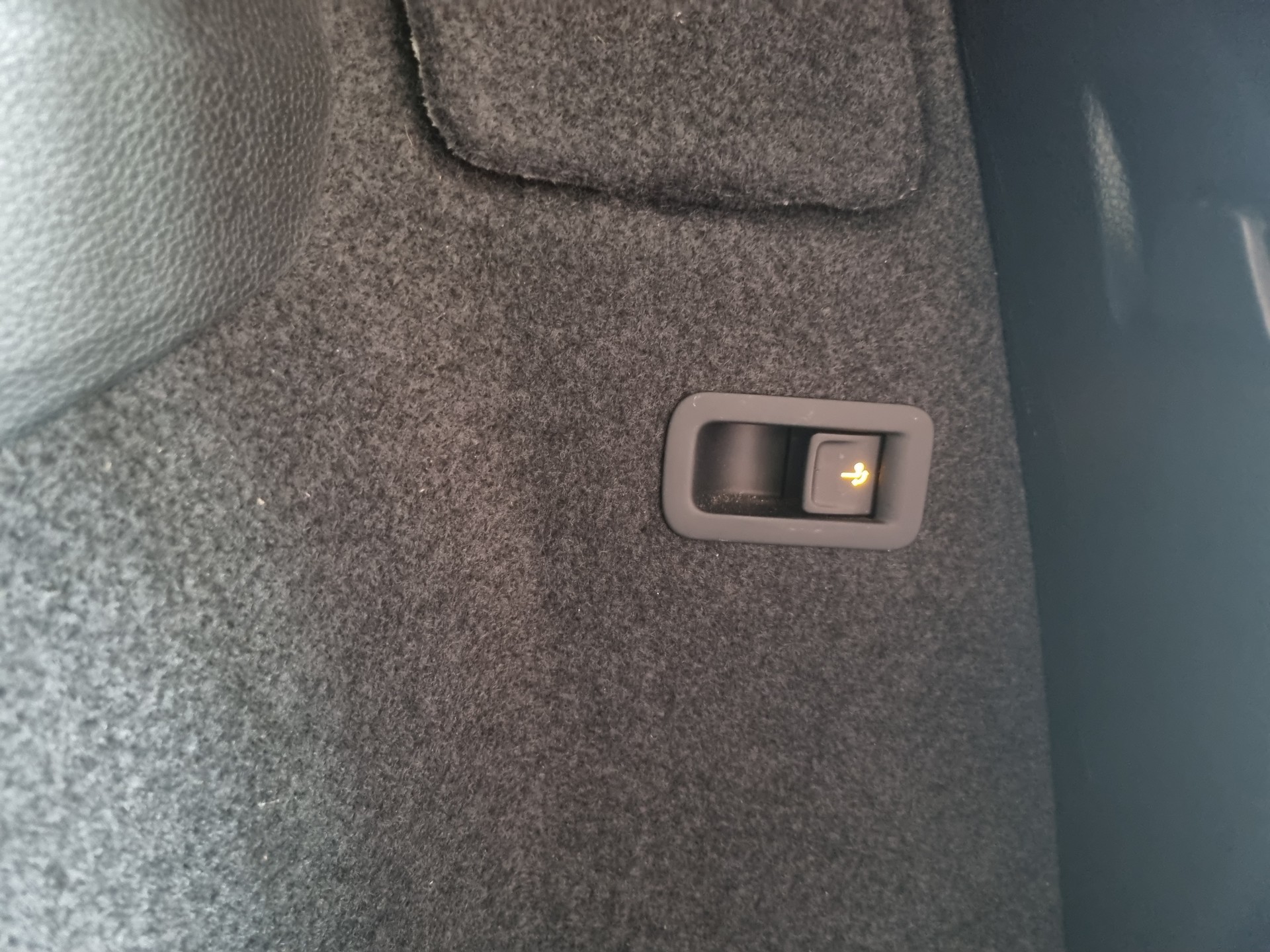 SKODA Karoq 1.6 TDI CR Smile-image-9