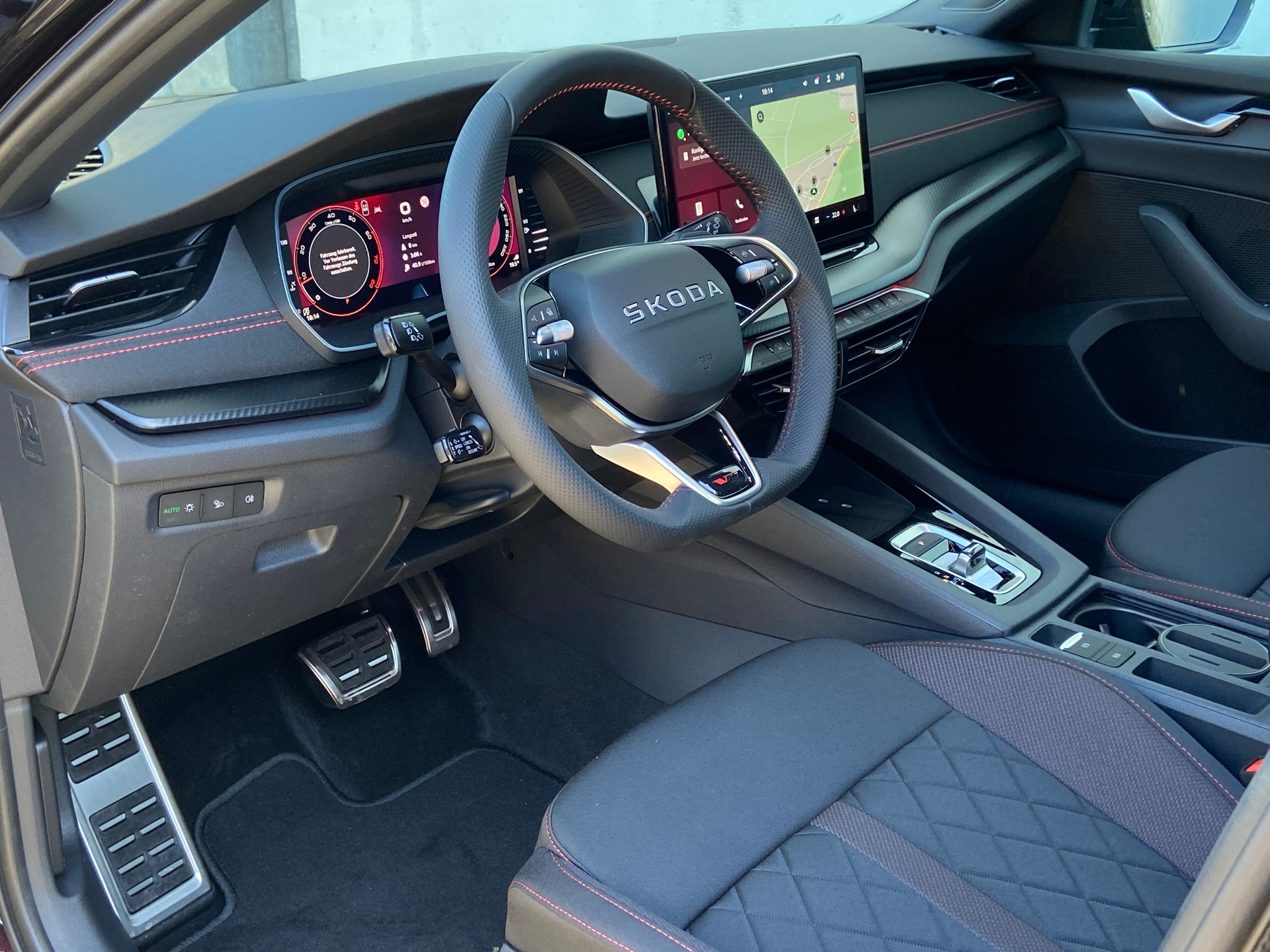 SKODA Octavia Combi 2.0 TSI DSG RS-image-7
