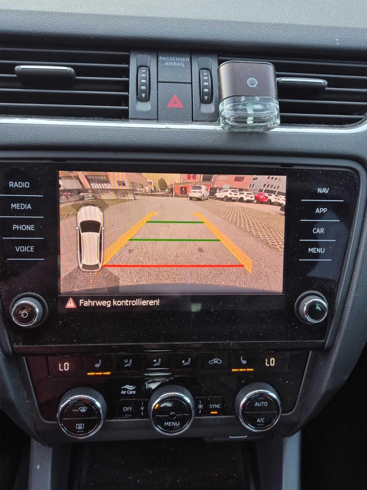 SKODA Octavia Combi 2.0 TDI Ambition 4x4-image-12