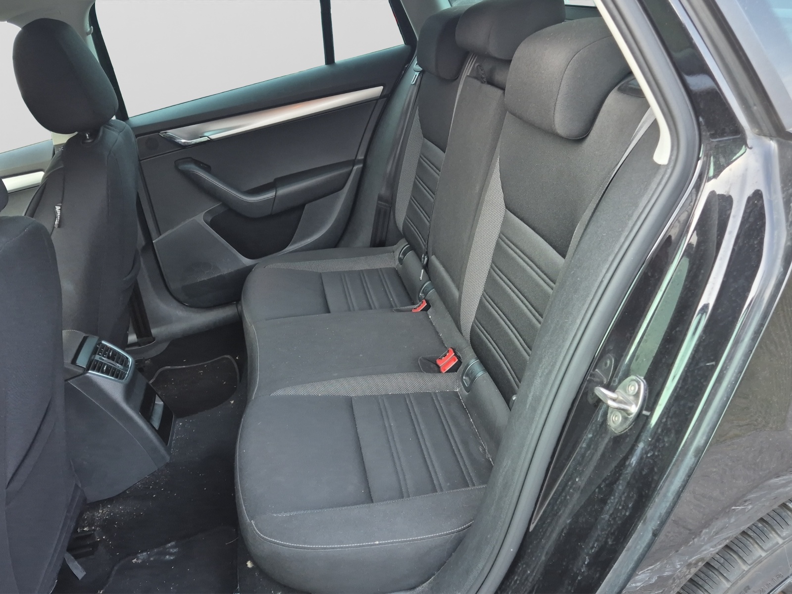 SKODA Octavia Combi 2.0 TDI Ambition 4x4-image-14