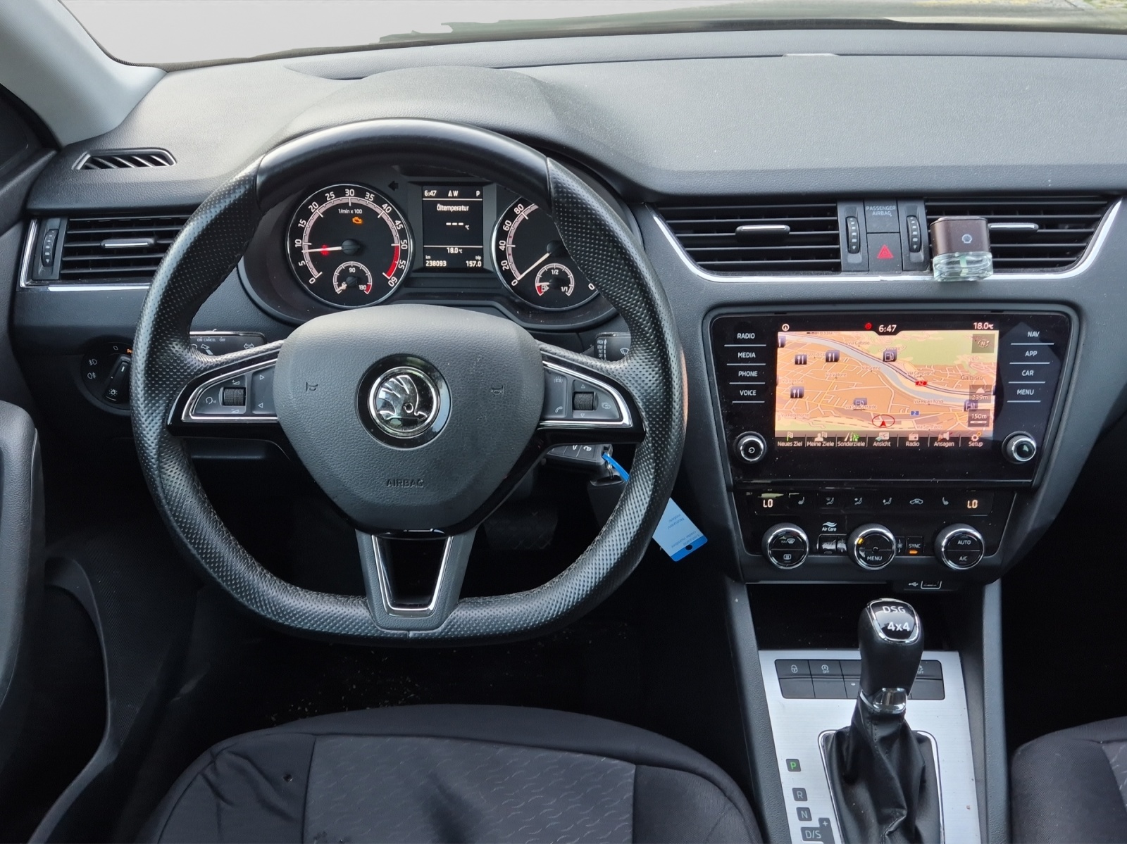 SKODA Octavia Combi 2.0 TDI Ambition 4x4-image-11