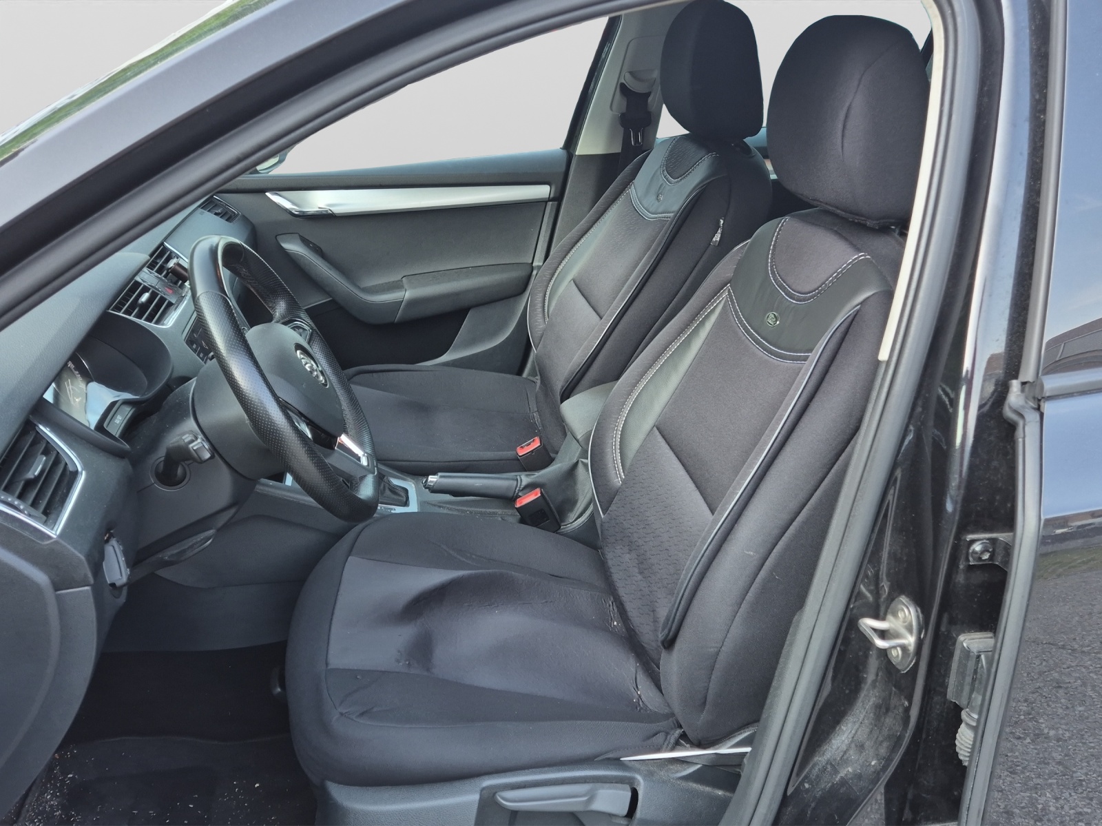 SKODA Octavia Combi 2.0 TDI Ambition 4x4-image-15