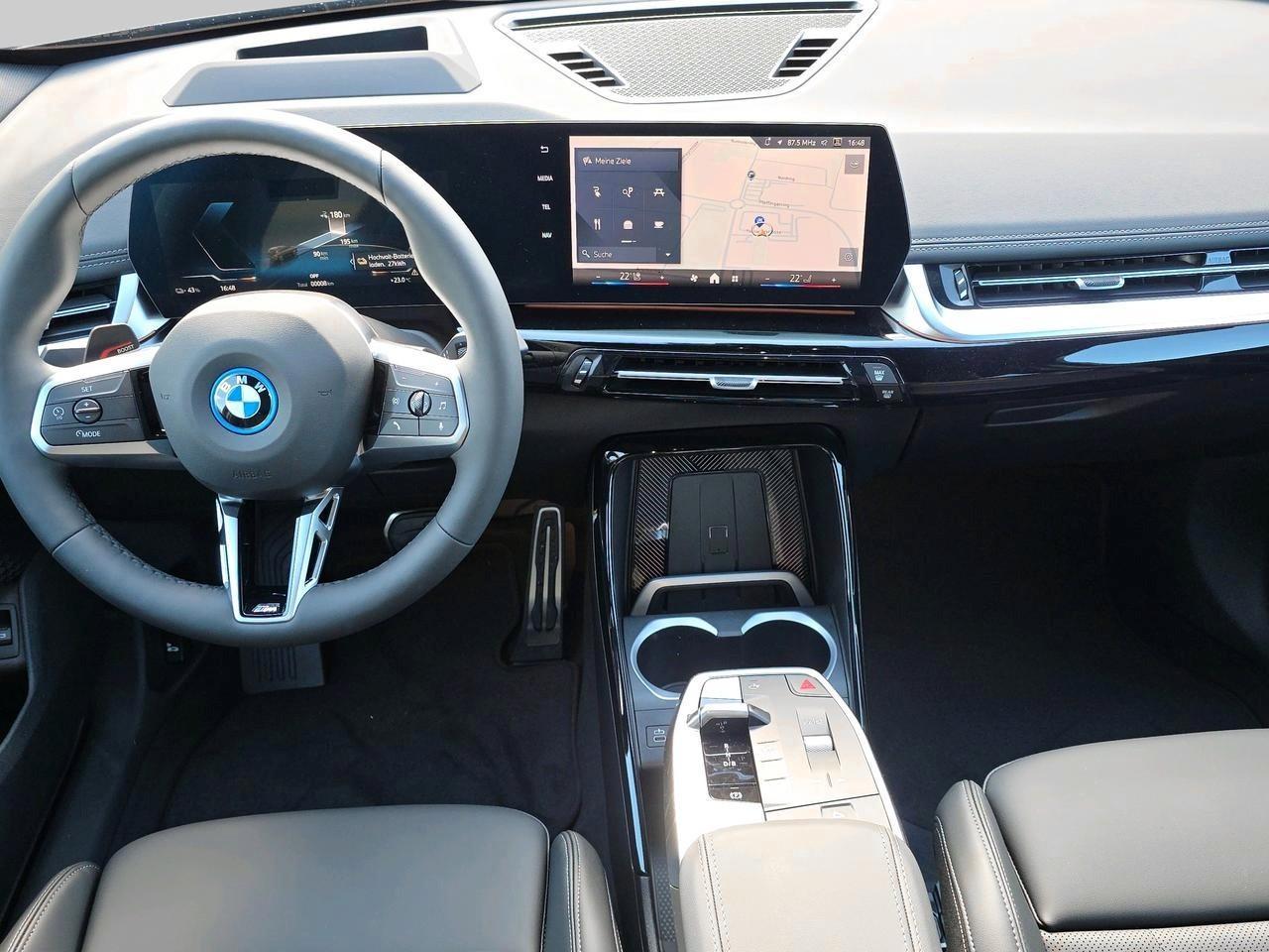BMW iX1 30 xDrive-image-8