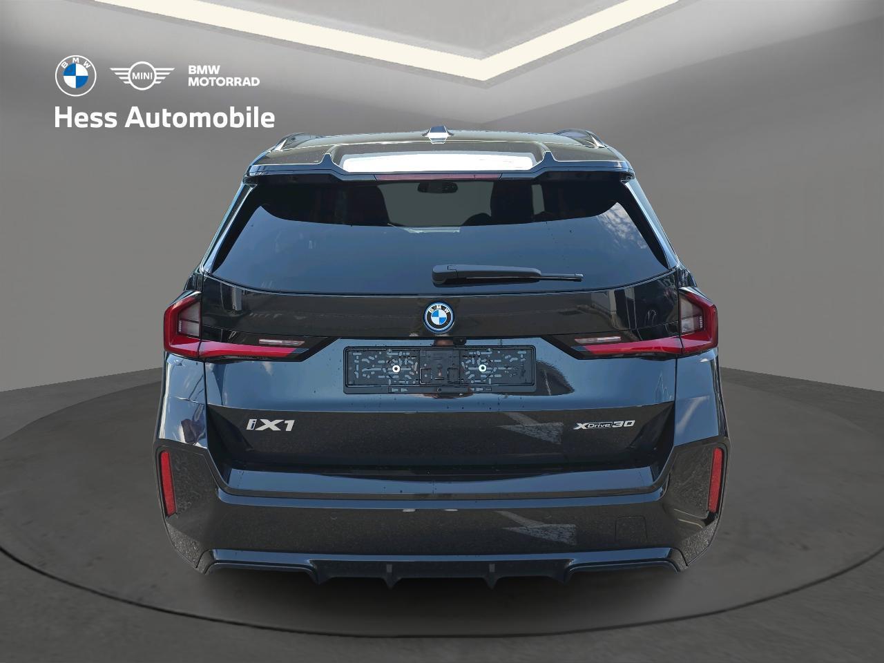 BMW iX1 30 xDrive-image-4