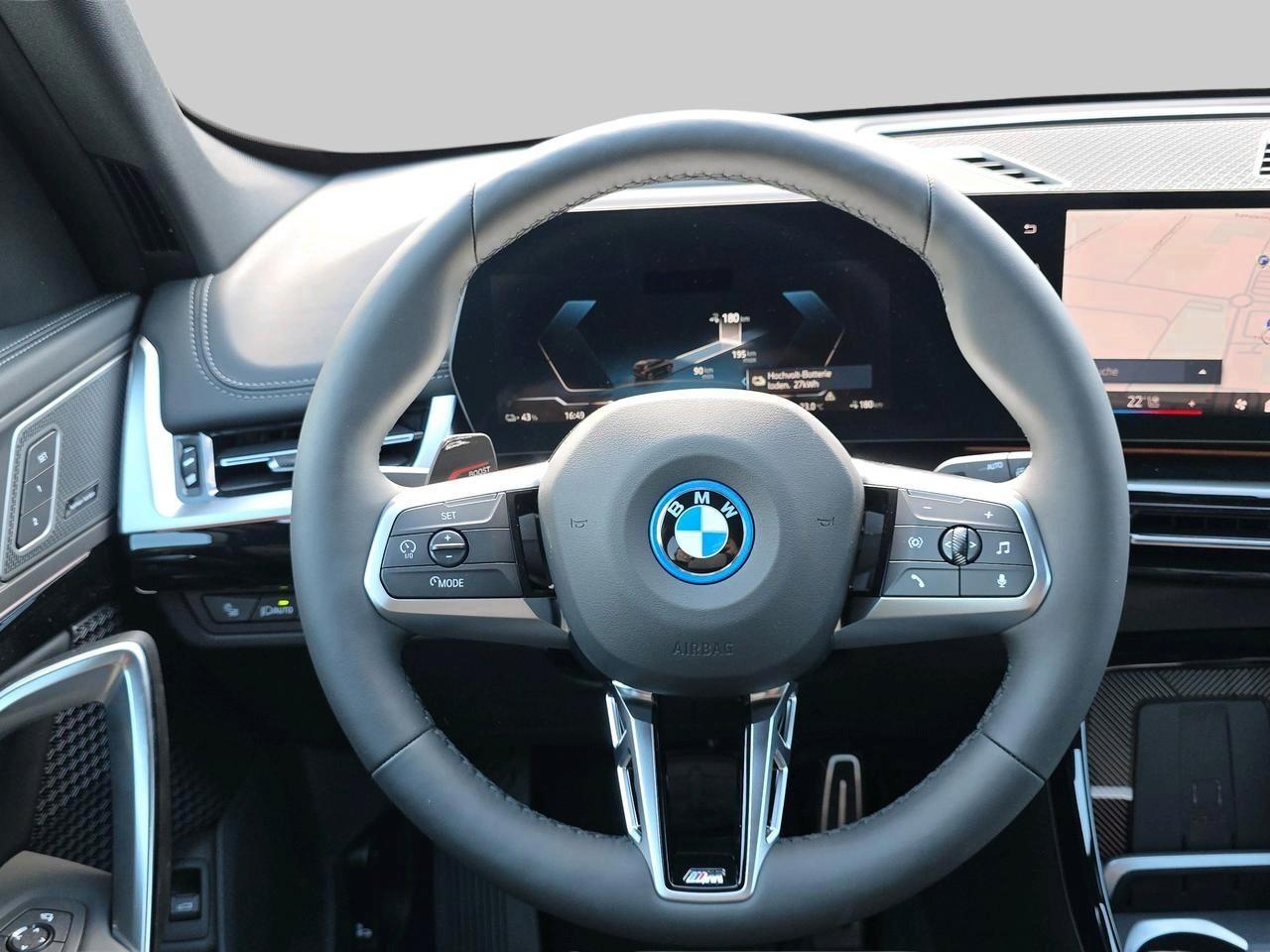 BMW iX1 30 xDrive-image-12
