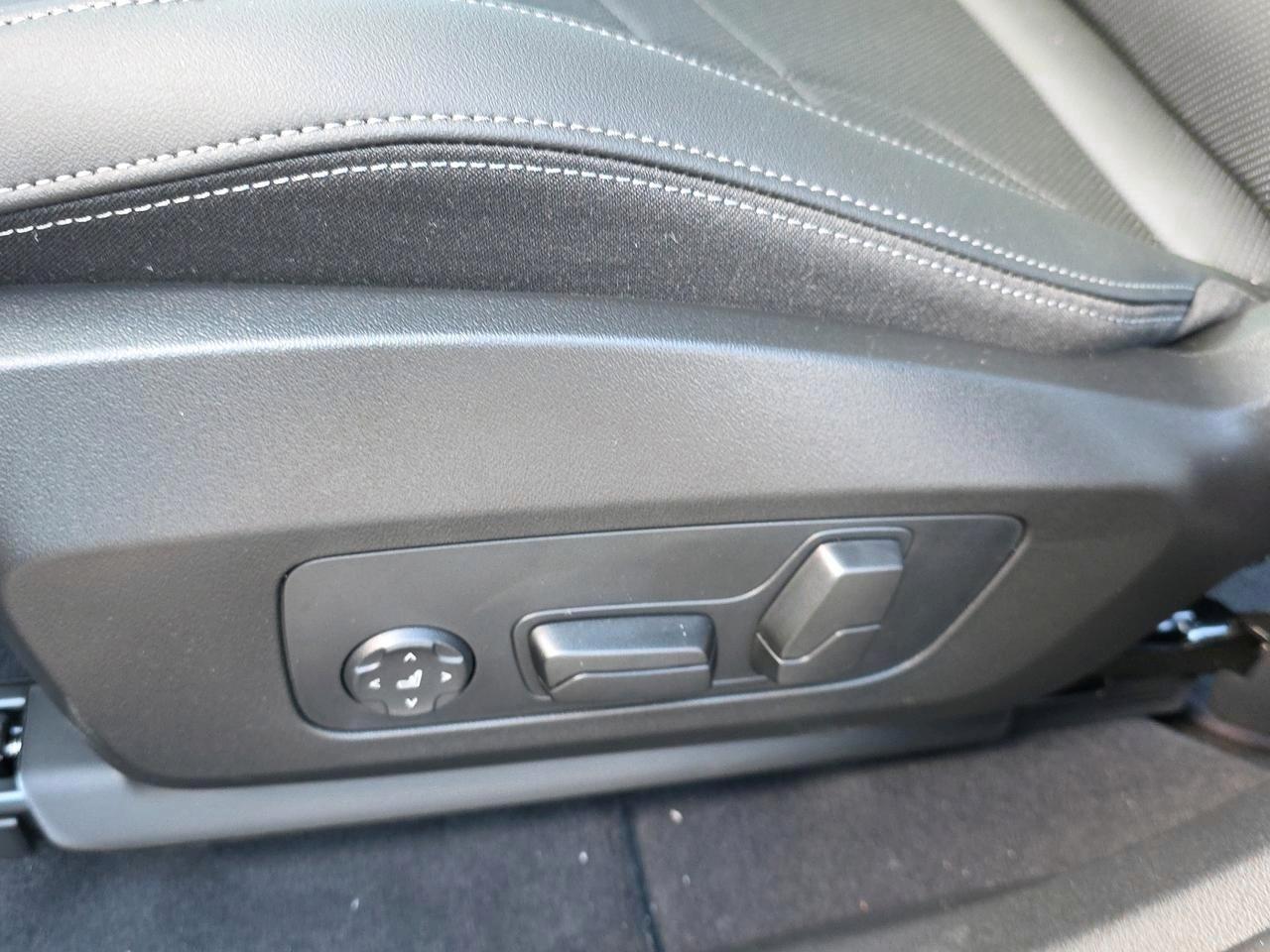 BMW iX1 30 xDrive-image-17