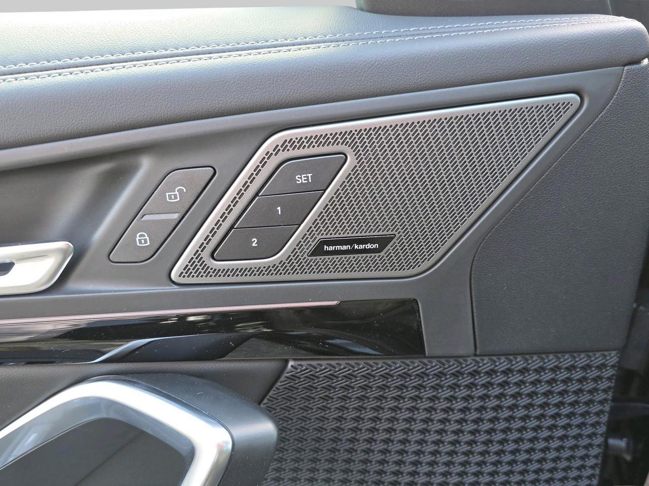 BMW iX1 30 xDrive-image-16