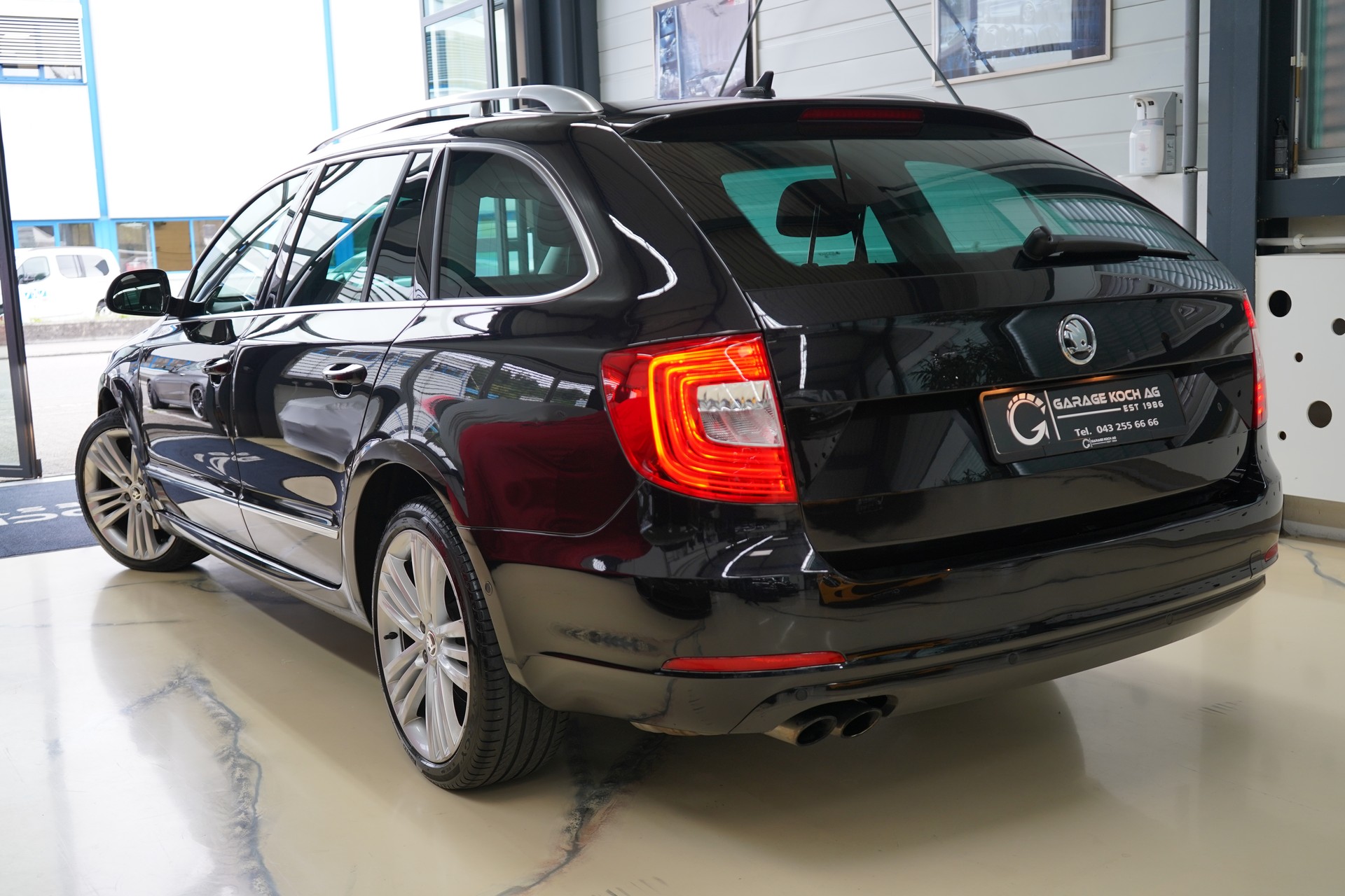 SKODA Superb Combi 1.8 TSI Business 4x4-image-4