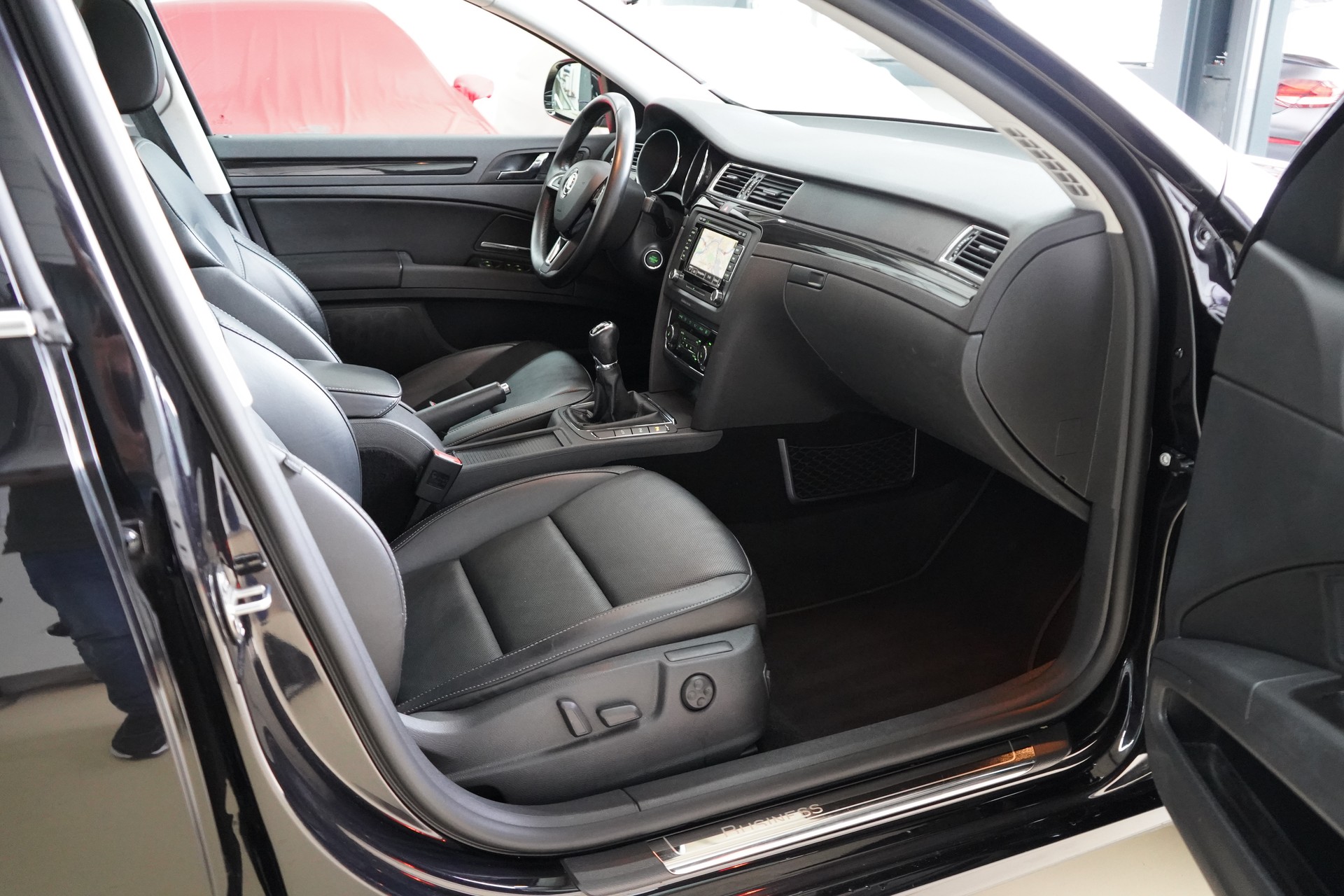 SKODA Superb Combi 1.8 TSI Business 4x4-image-23