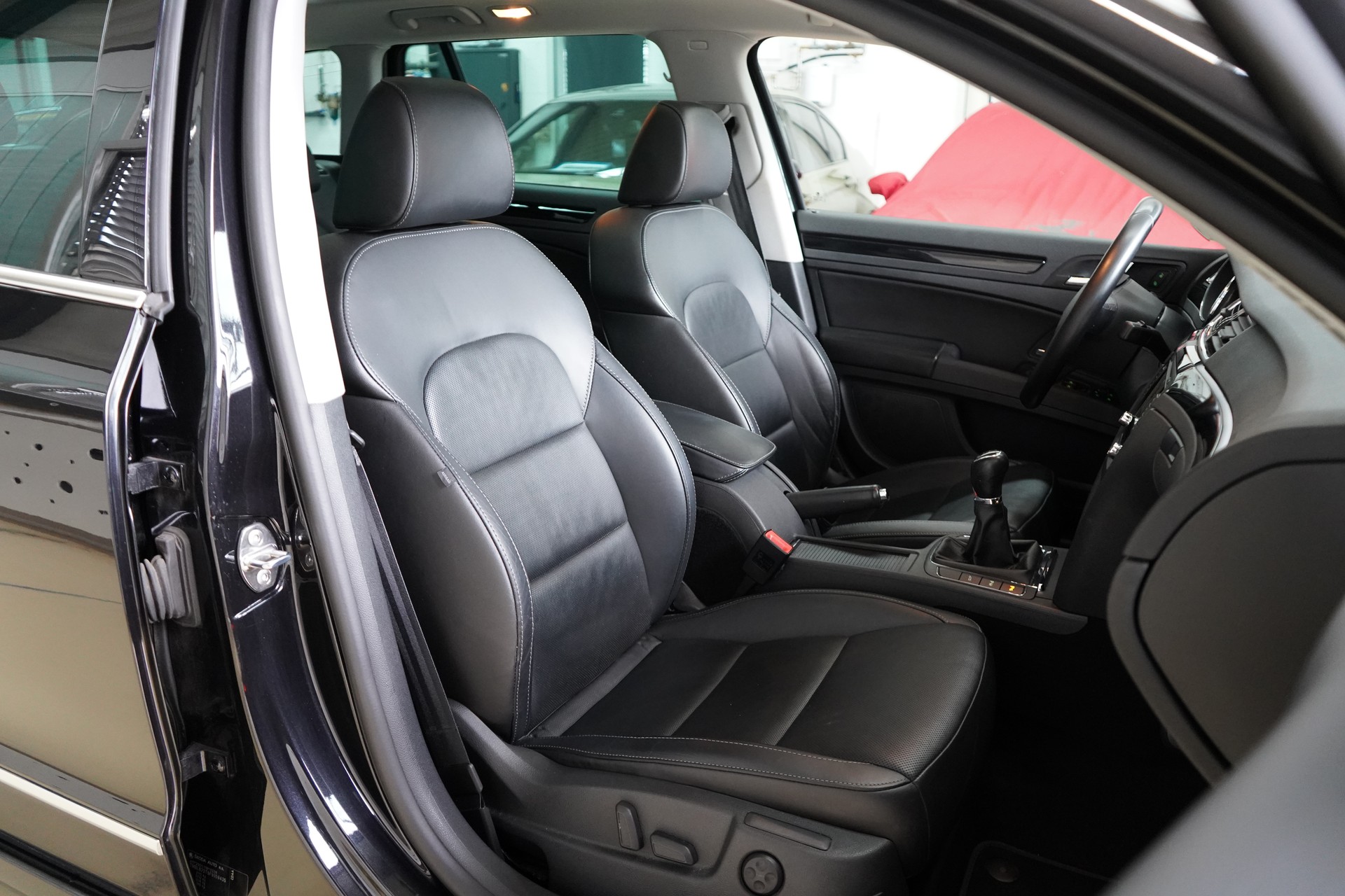 SKODA Superb Combi 1.8 TSI Business 4x4-image-24