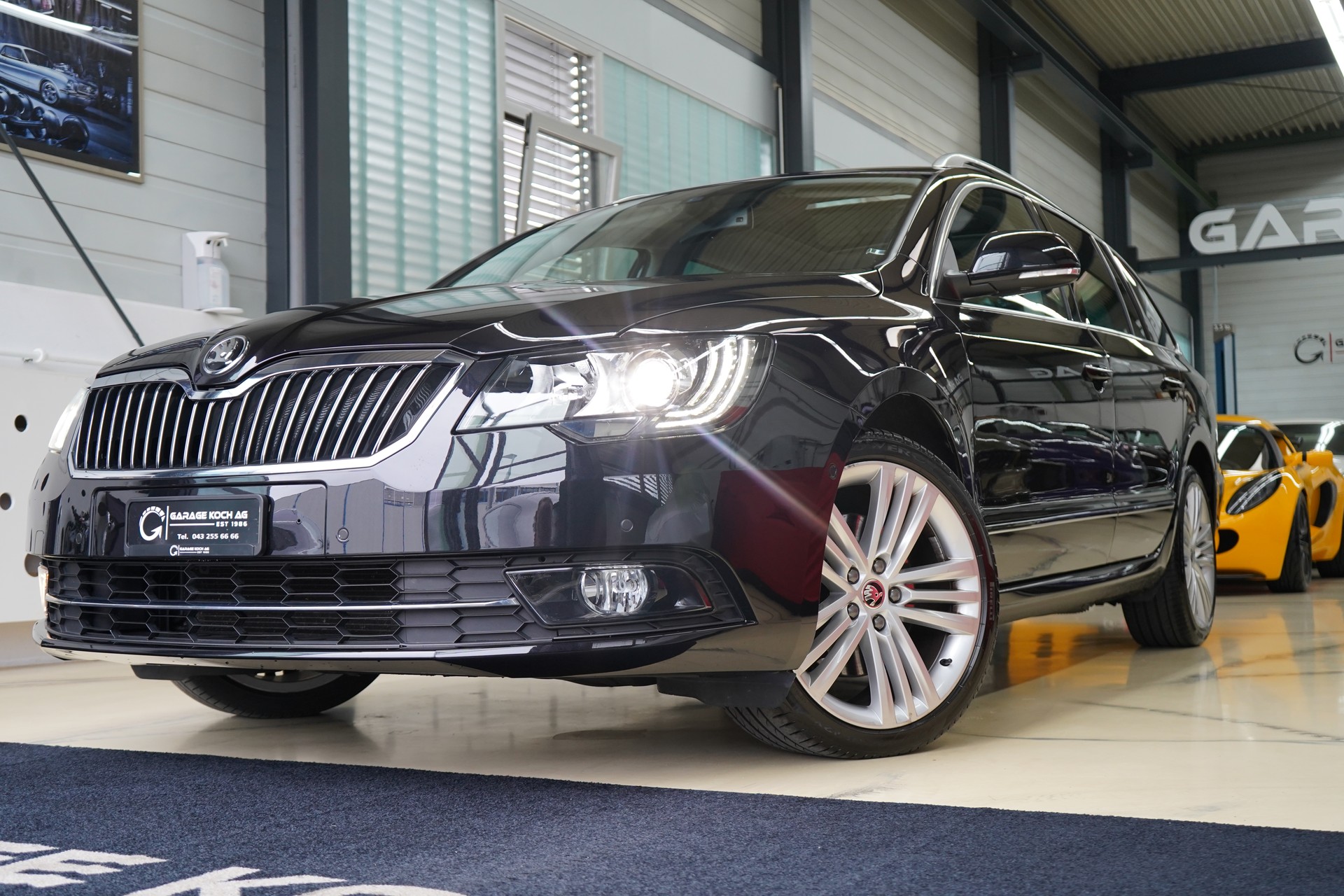 SKODA Superb Combi 1.8 TSI Business 4x4-image-1