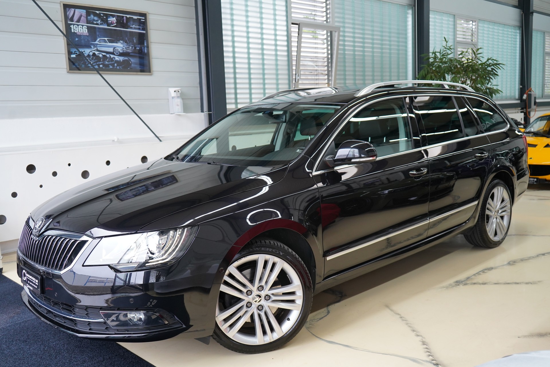 SKODA Superb Combi 1.8 TSI Business 4x4-image-2