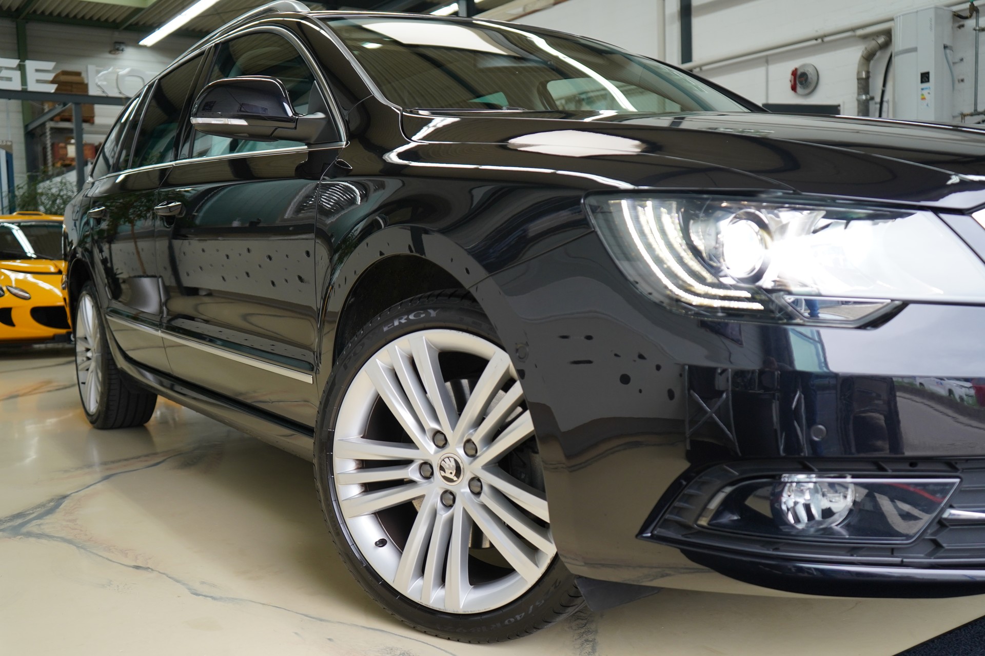 SKODA Superb Combi 1.8 TSI Business 4x4-image-11