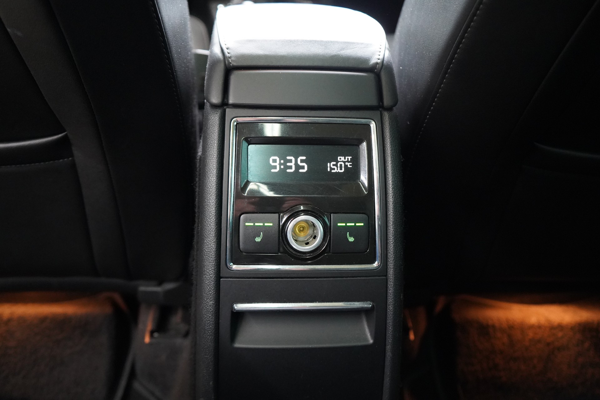 SKODA Superb Combi 1.8 TSI Business 4x4-image-26