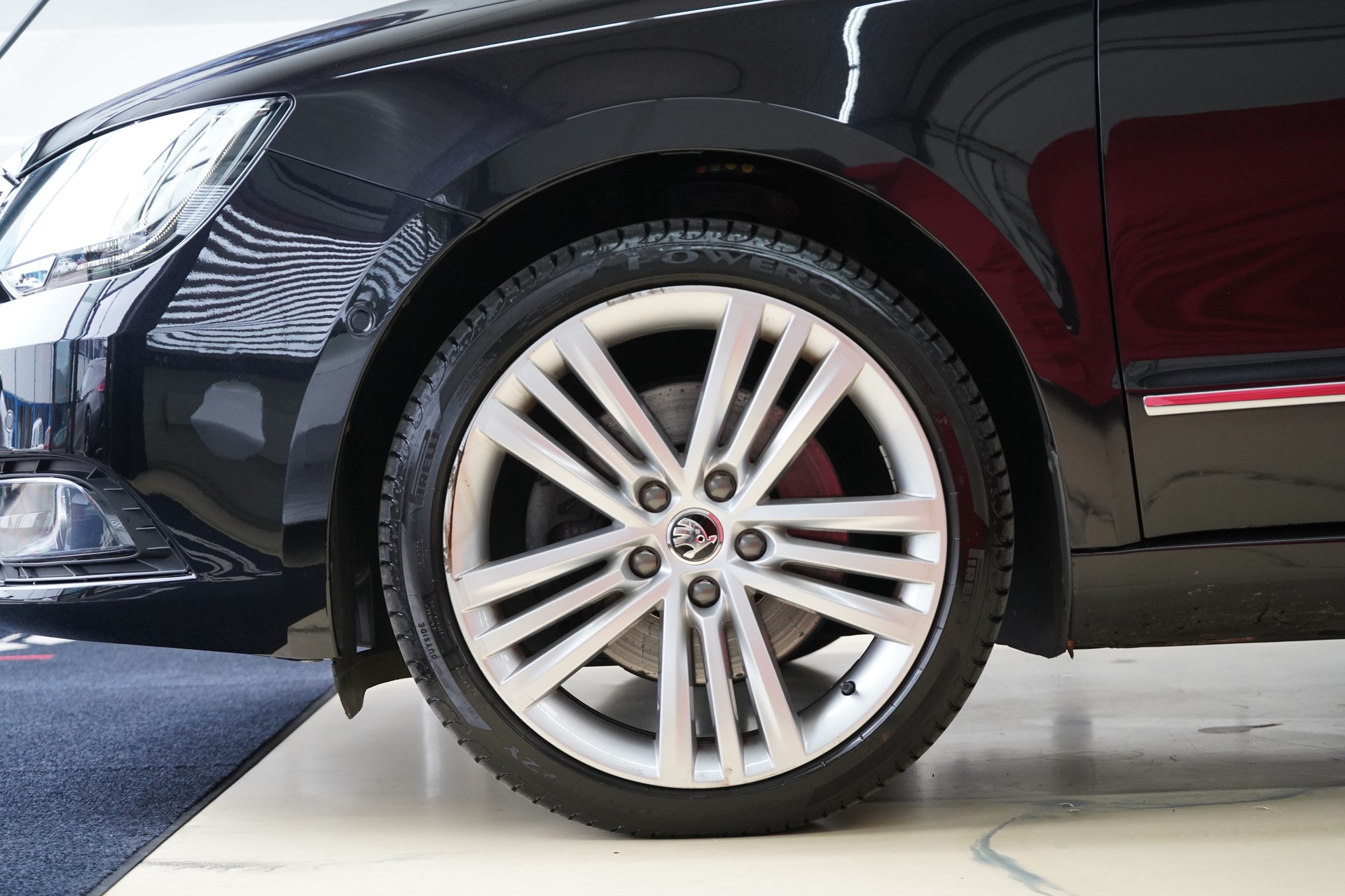 SKODA Superb Combi 1.8 TSI Business 4x4-image-12