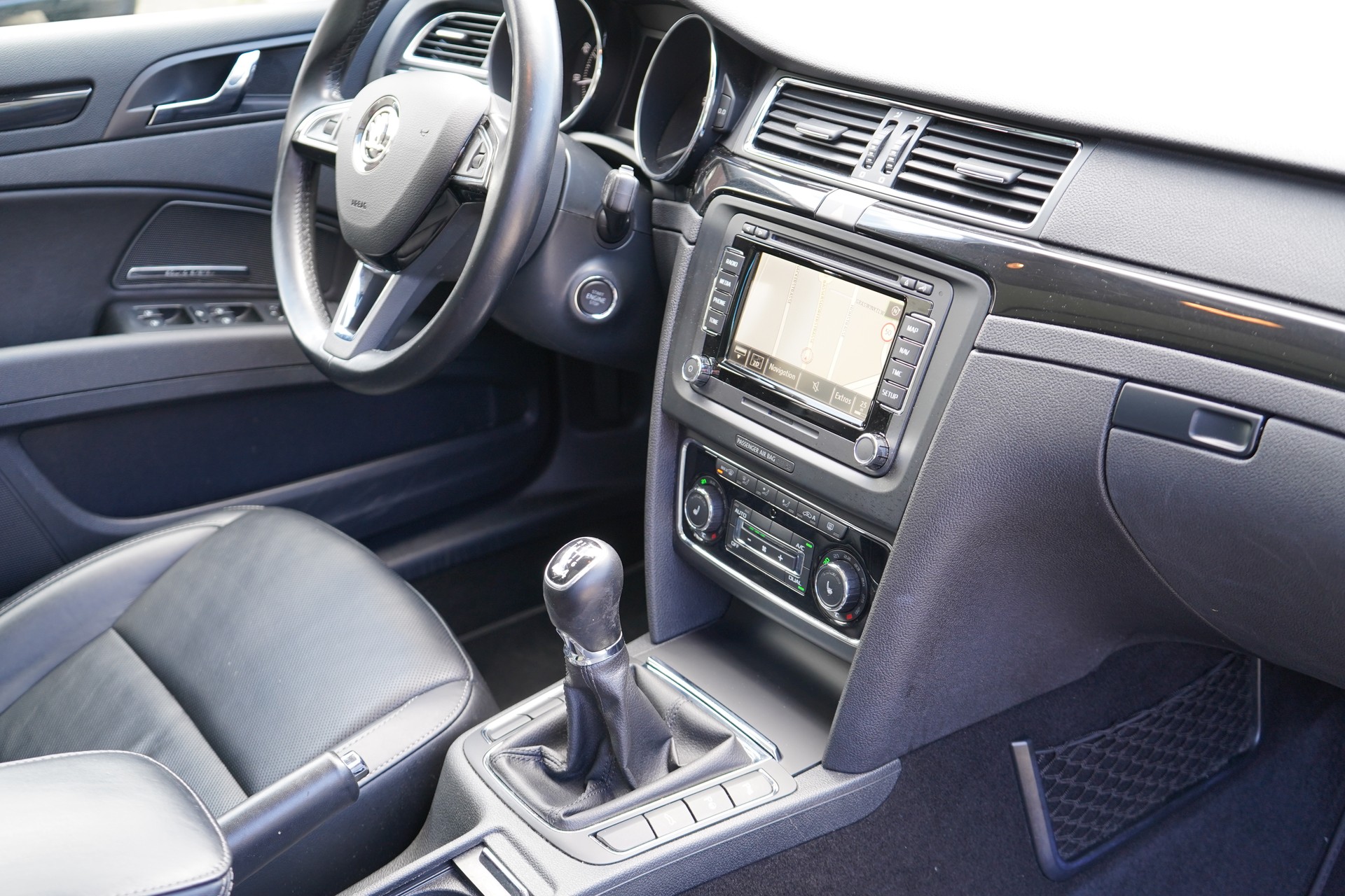 SKODA Superb Combi 1.8 TSI Business 4x4-image-18