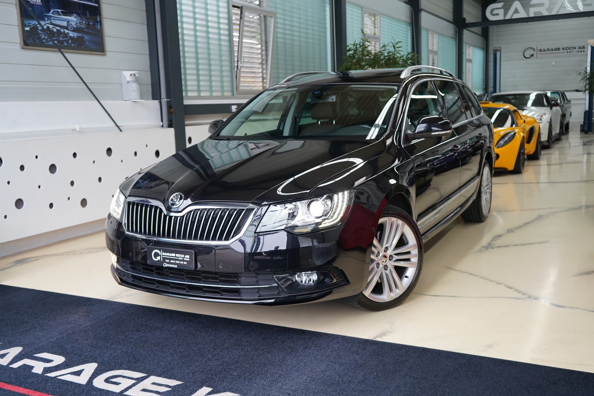 SKODA Superb Combi 1.8 TSI Business 4x4-image-0