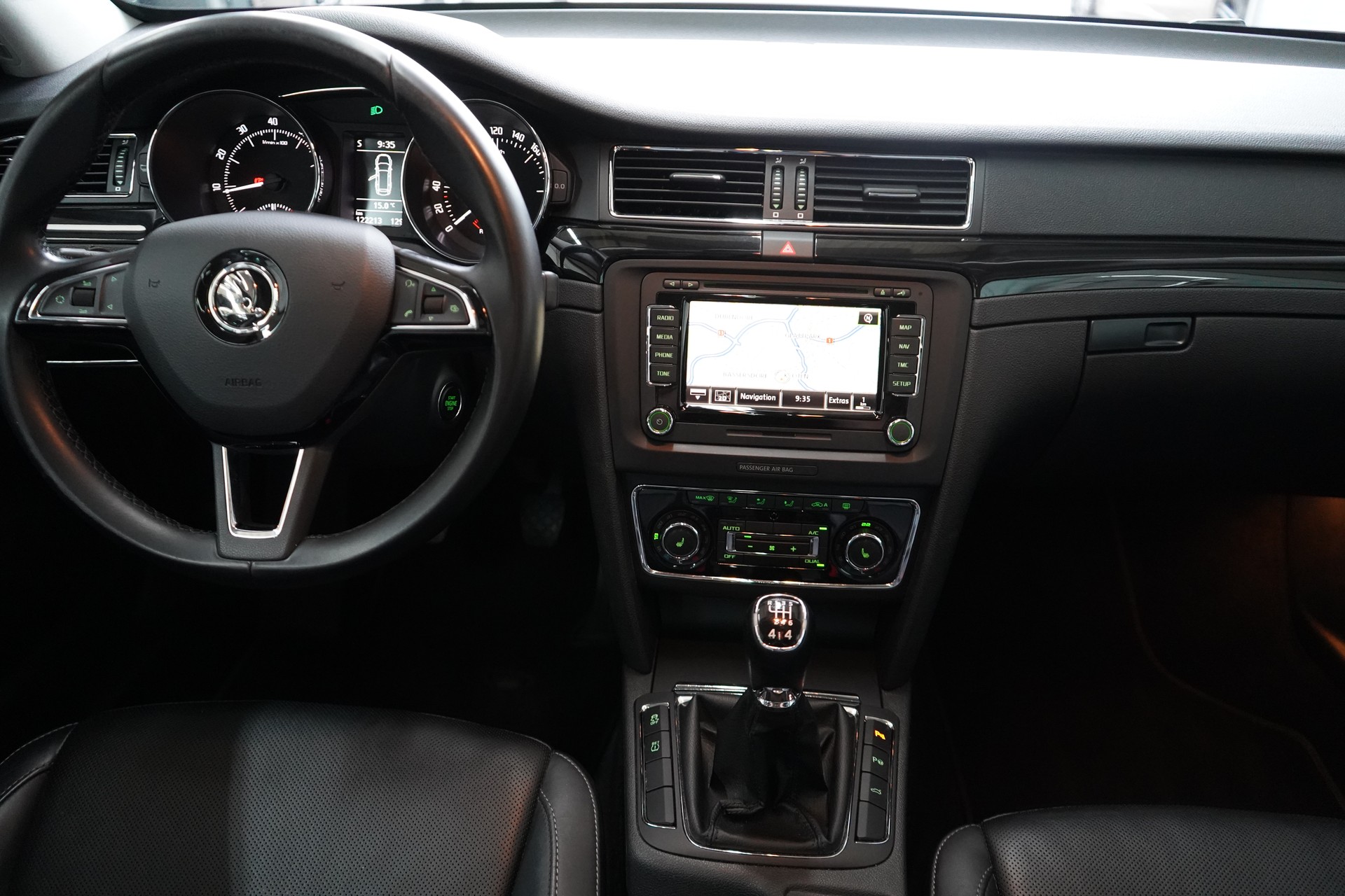 SKODA Superb Combi 1.8 TSI Business 4x4-image-19