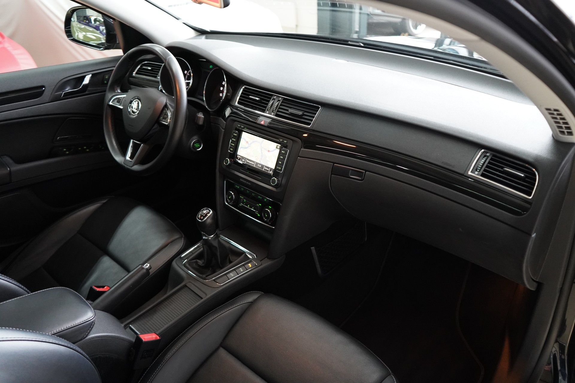 SKODA Superb Combi 1.8 TSI Business 4x4-image-22