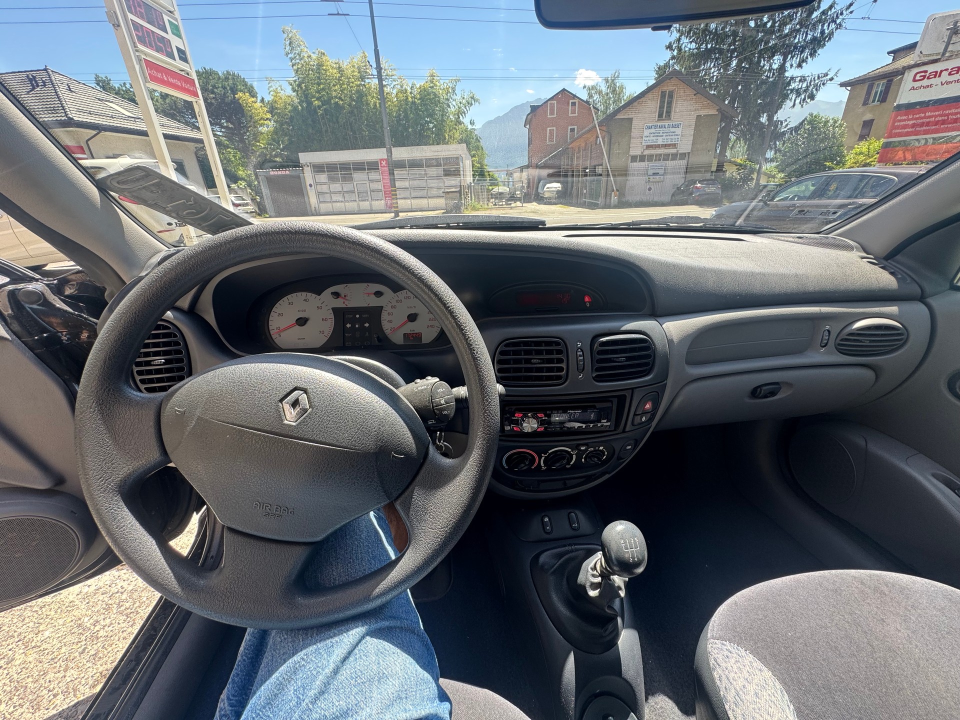 RENAULT MEGANE-image-10