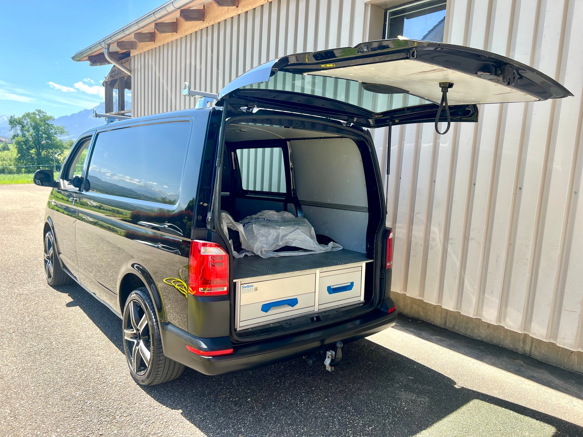 VW T6 2.0 TDI 4Motion black Edition by Nutzfahrzewugcenter Seetal-image-9