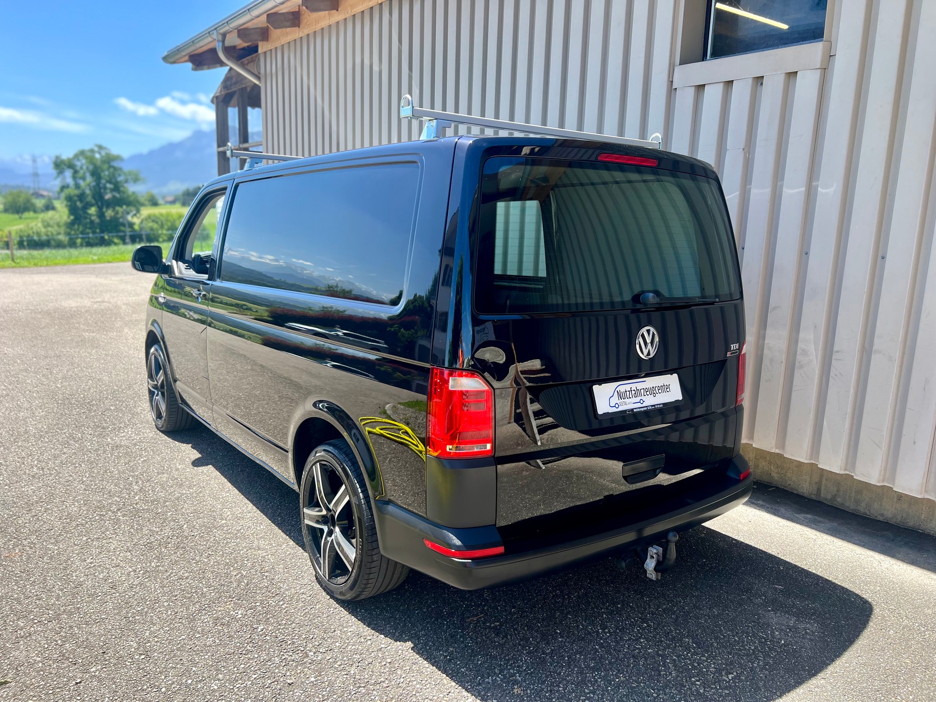 VW T6 2.0 TDI 4Motion black Edition by Nutzfahrzewugcenter Seetal-image-3