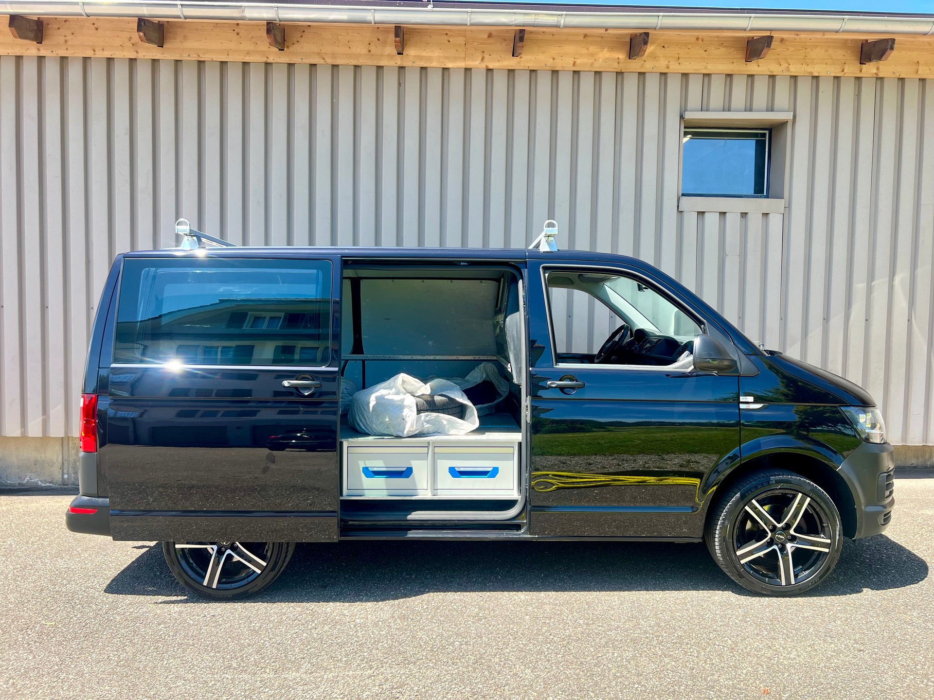 VW T6 2.0 TDI 4Motion black Edition by Nutzfahrzewugcenter Seetal-image-6