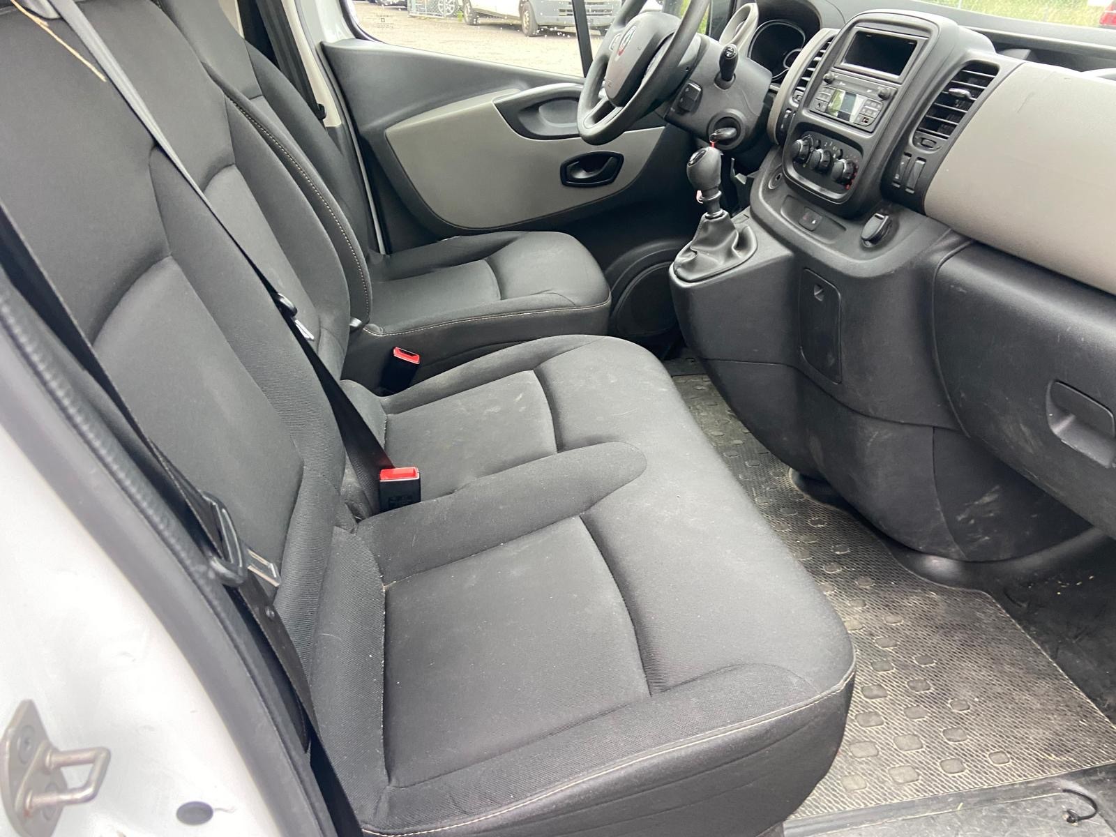 RENAULT Trafic dCi 90 Grand Passenger Authentique-image-3