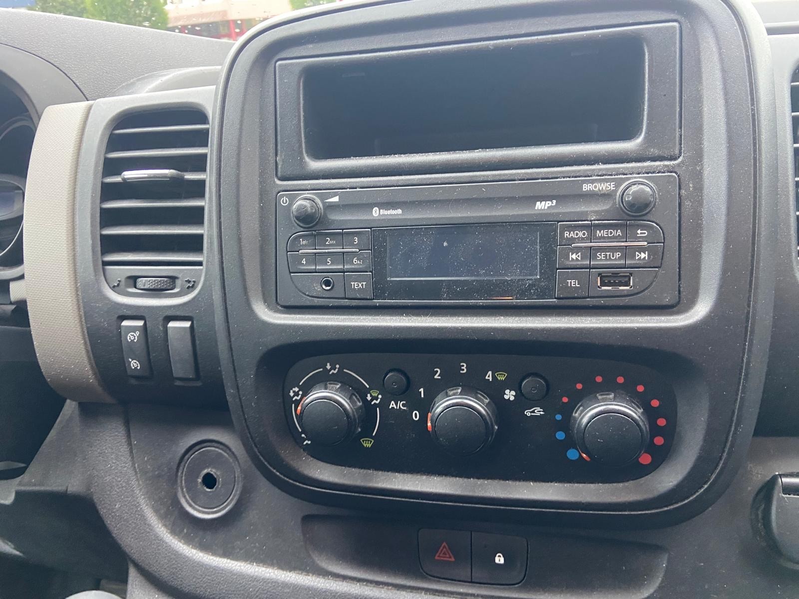 RENAULT Trafic dCi 90 Grand Passenger Authentique-image-4