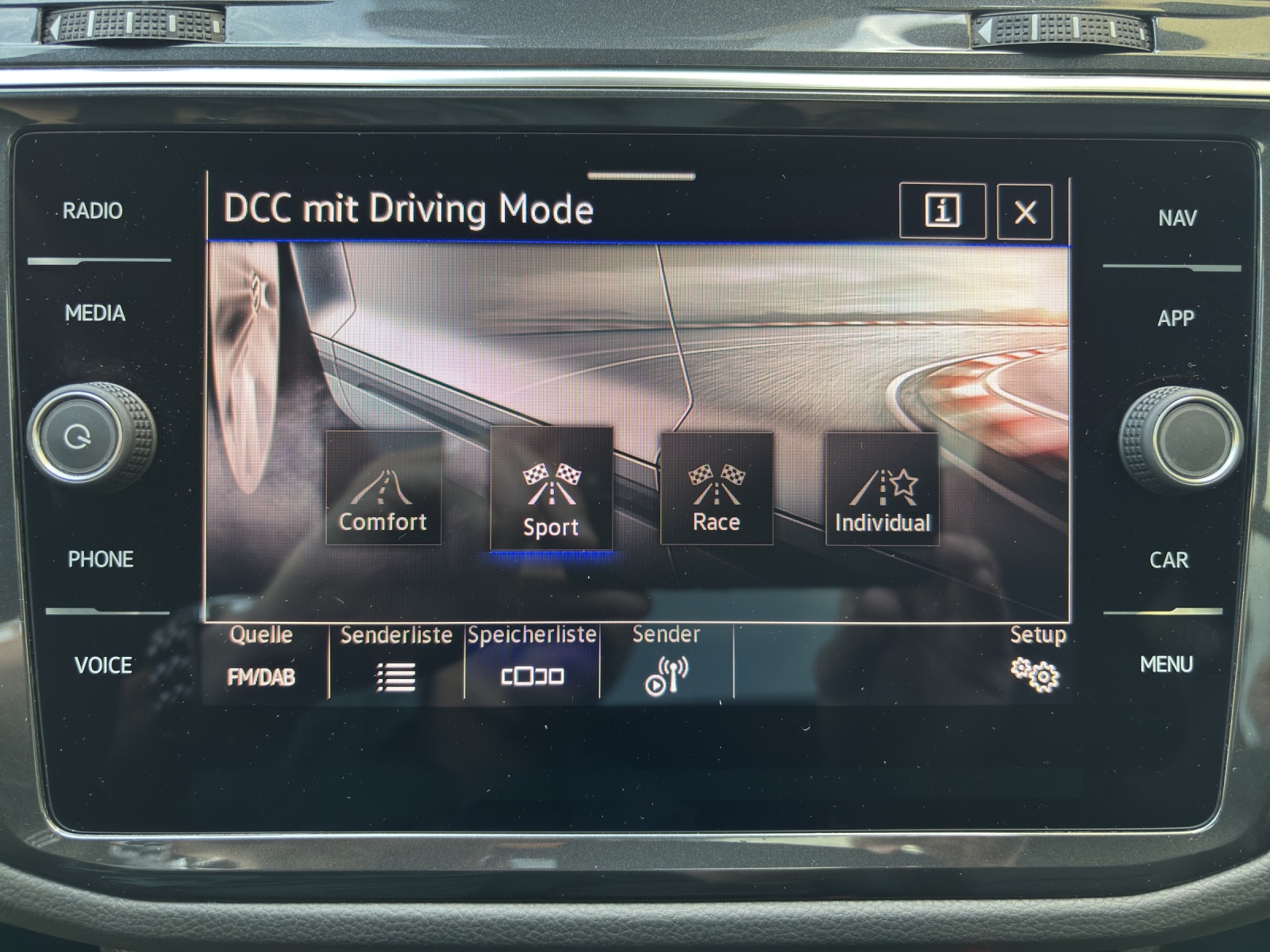 VW Tiguan 2.0TSI R 4Motion DSG mit AHK, Panorama-Ausstell-/Schiebedach & Akrapovic Auspuffanlage-image-21