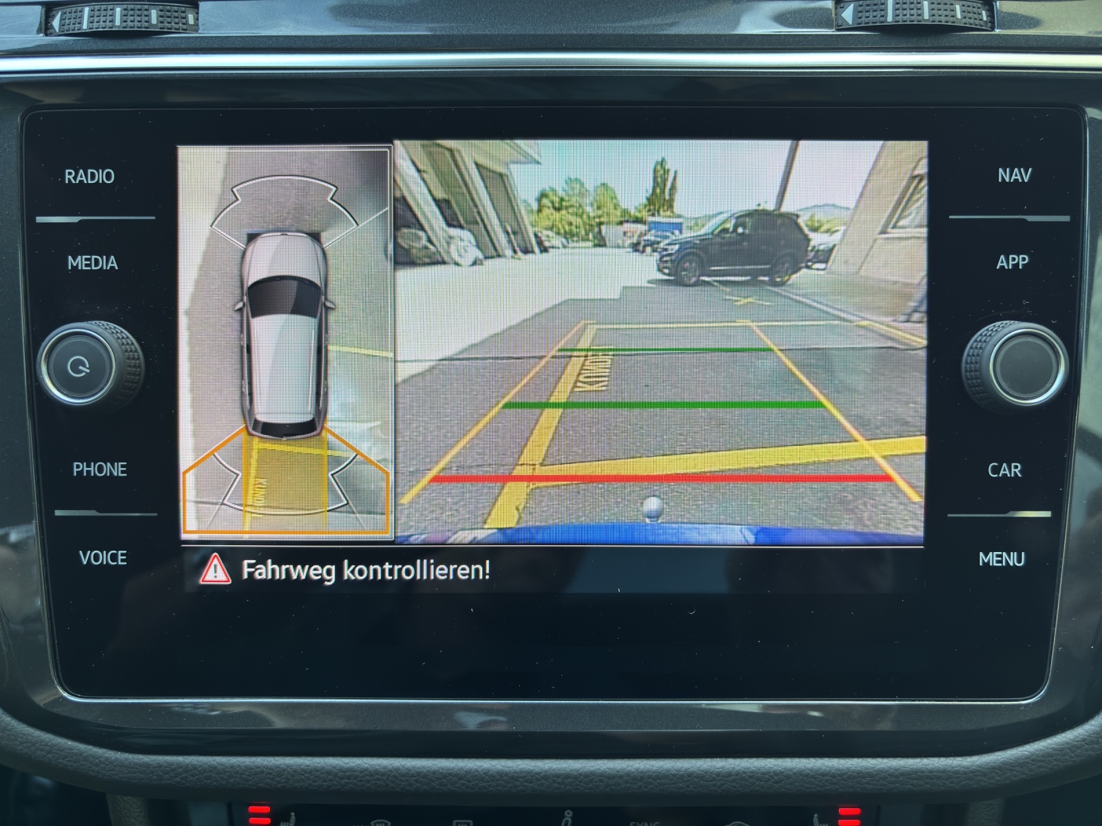 VW Tiguan 2.0TSI R 4Motion DSG mit AHK, Panorama-Ausstell-/Schiebedach & Akrapovic Auspuffanlage-image-20