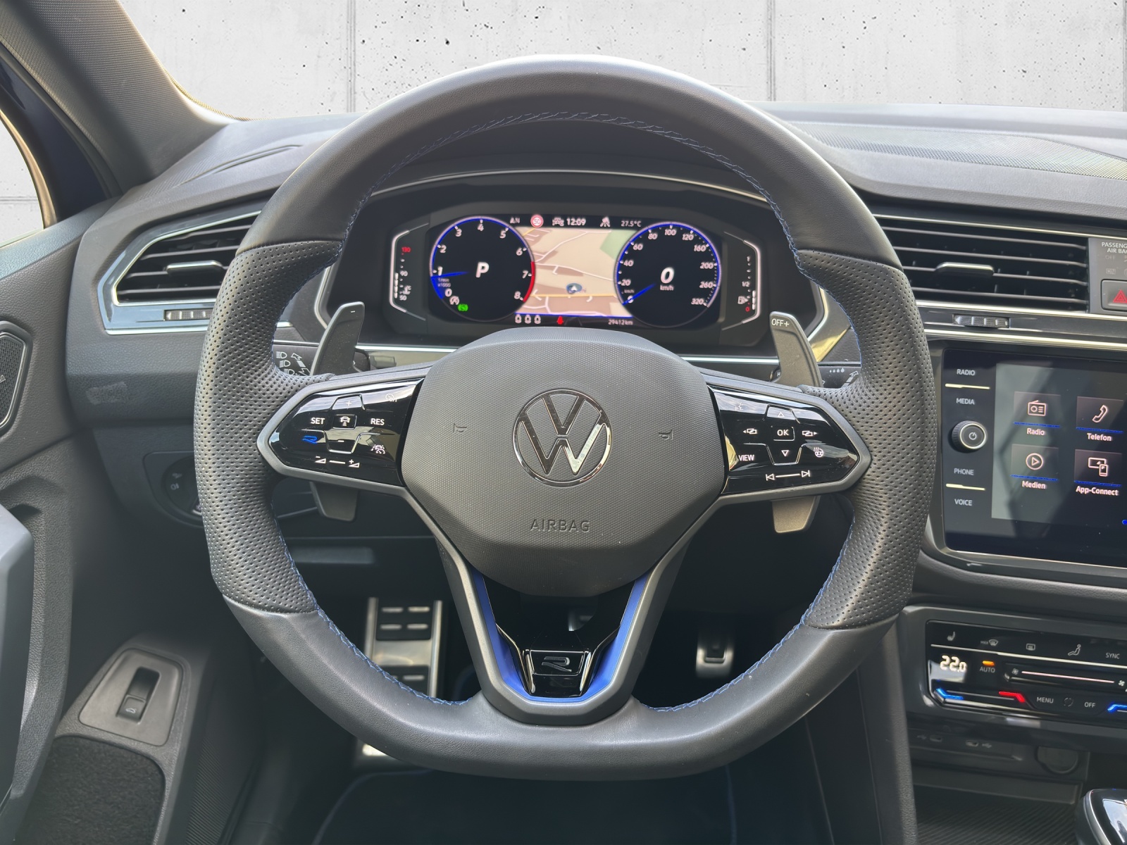 VW Tiguan 2.0TSI R 4Motion DSG mit AHK, Panorama-Ausstell-/Schiebedach & Akrapovic Auspuffanlage-image-13