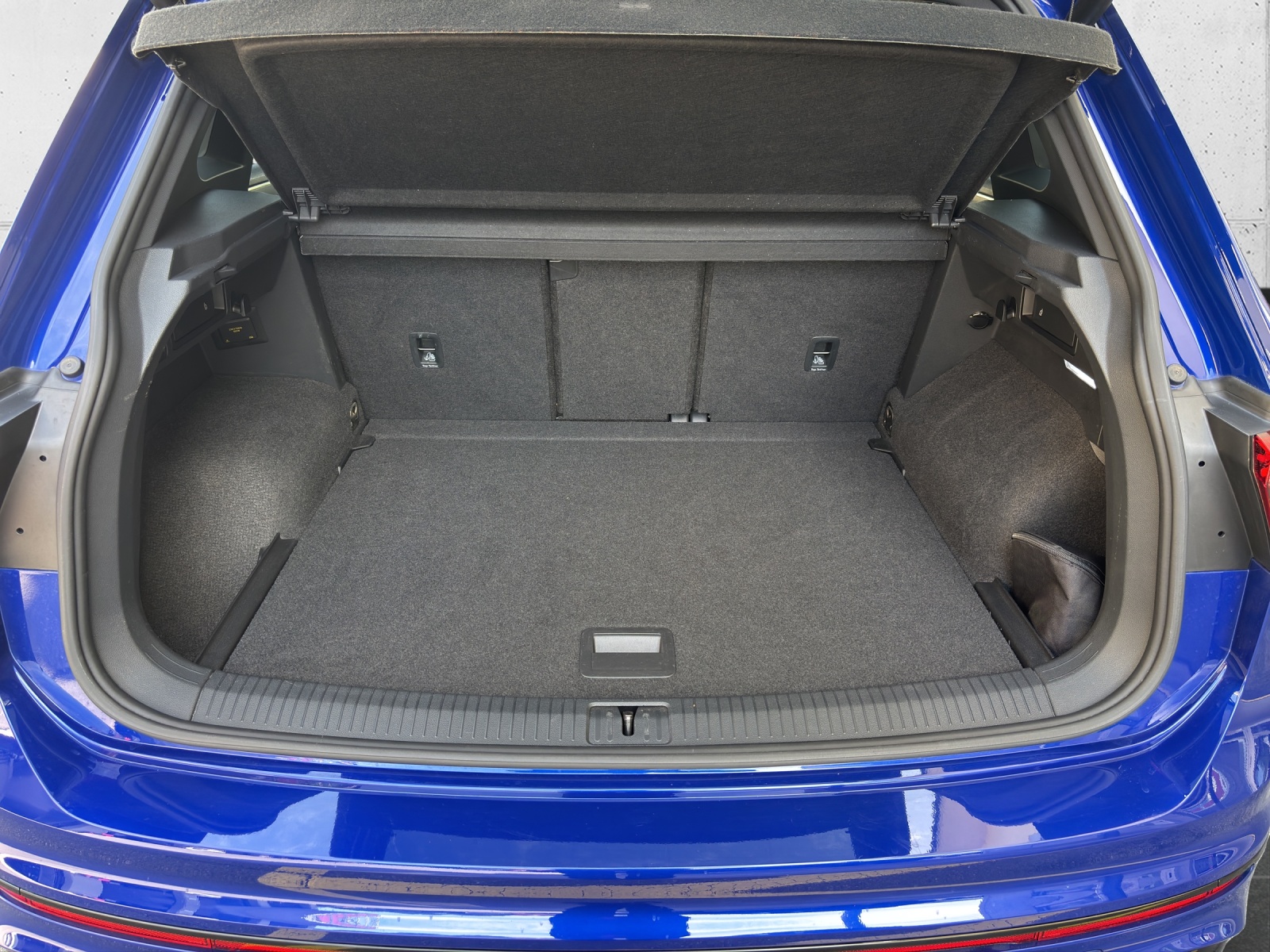 VW Tiguan 2.0TSI R 4Motion DSG mit AHK, Panorama-Ausstell-/Schiebedach & Akrapovic Auspuffanlage-image-7