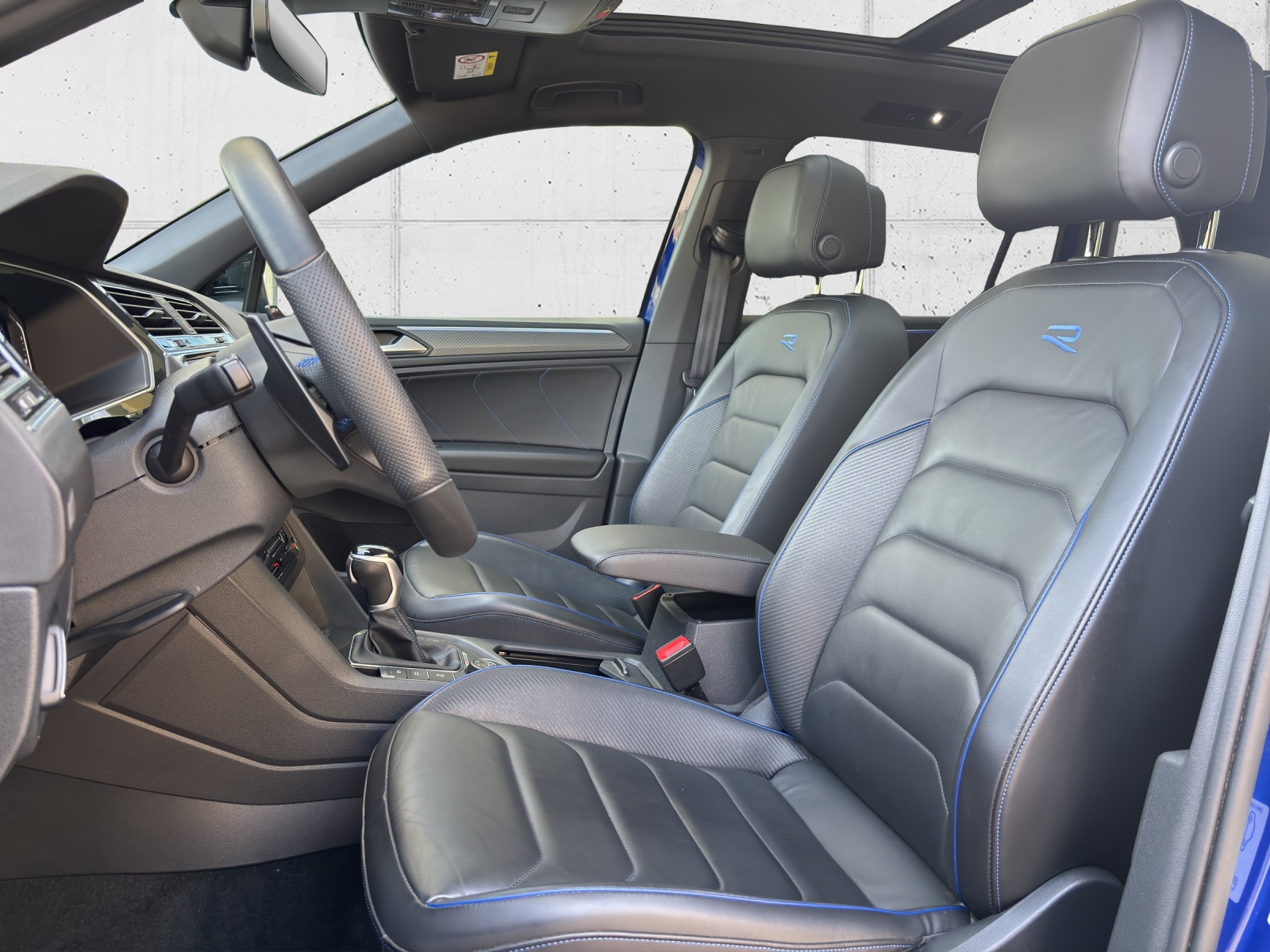 VW Tiguan 2.0TSI R 4Motion DSG mit AHK, Panorama-Ausstell-/Schiebedach & Akrapovic Auspuffanlage-image-30