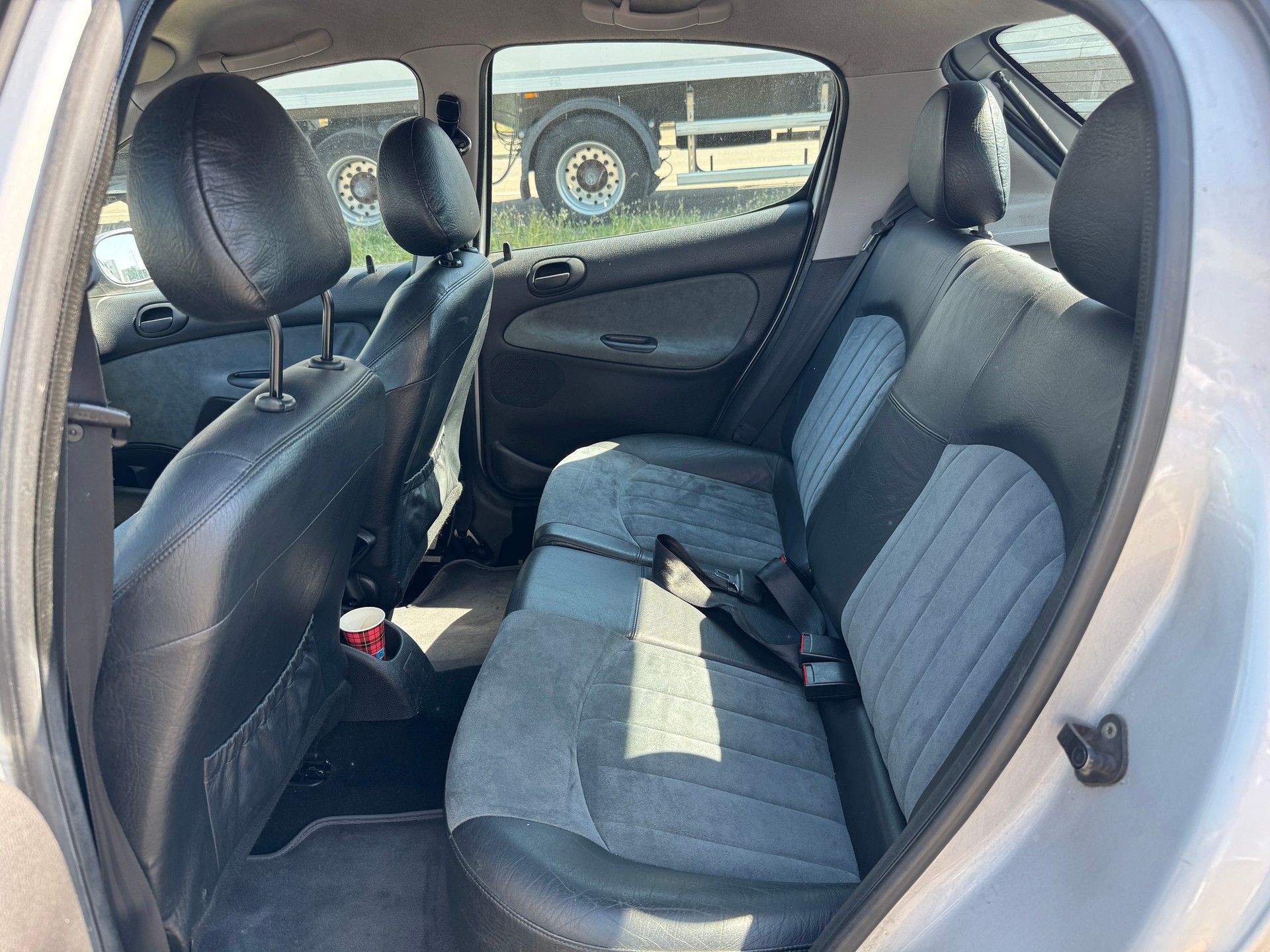 PEUGEOT 206 1.6 XT Premium-image-9
