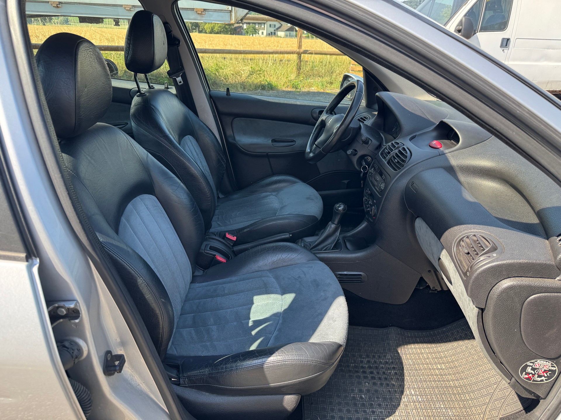PEUGEOT 206 1.6 XT Premium-image-10
