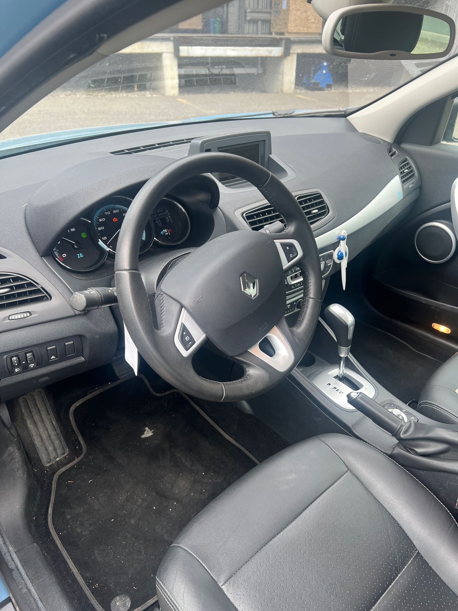 RENAULT Fluence Z.E Dynamique-image-8