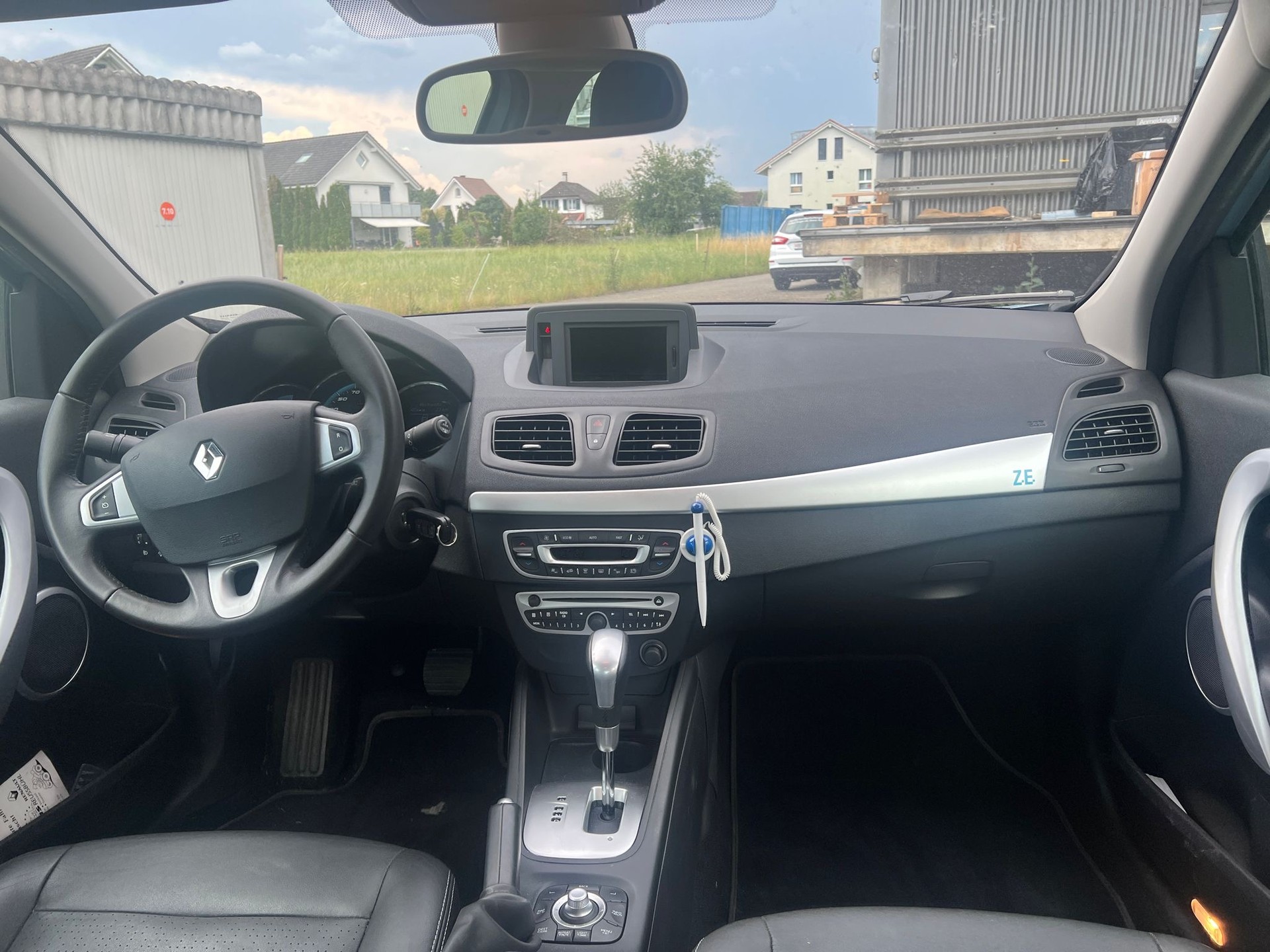 RENAULT Fluence Z.E Dynamique-image-9