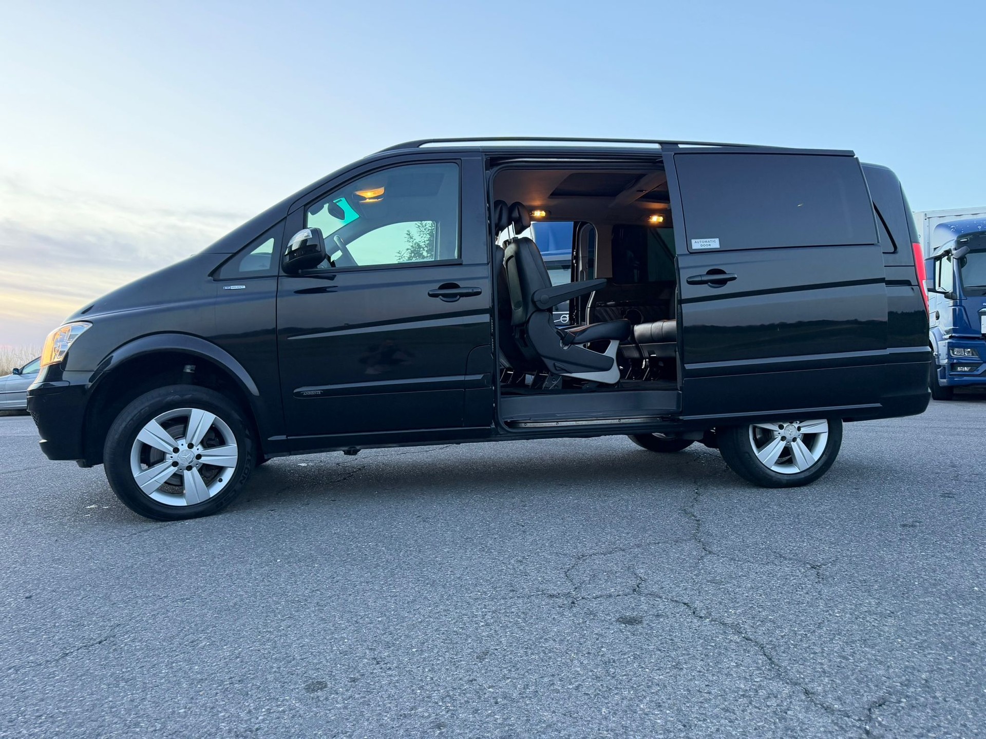 MERCEDES-BENZ Viano 2.2 CDI AmbEd L 4M (Places 8 ) TRANSPORT PROFESSIONNEL DE PERSONNES-showroom-element-3