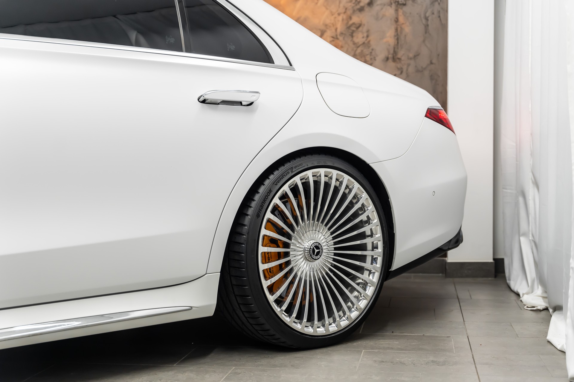 MERCEDES-BENZ S63 AMG E Performance 4Matic Lang Sonderedition *Manufaktur*Keramik*Magno*Fond-TV*-image-8