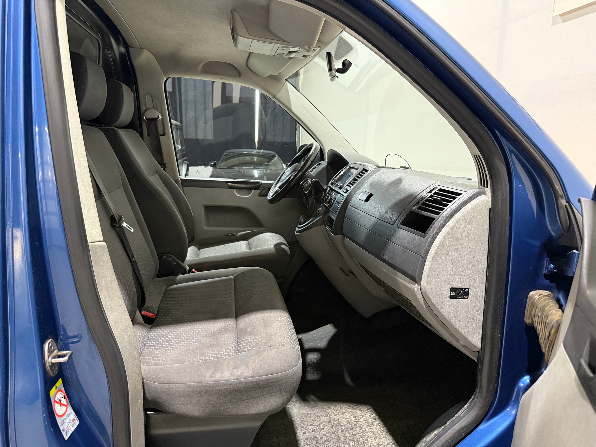VW T5 2.0 TDI Transporter DSG-image-11