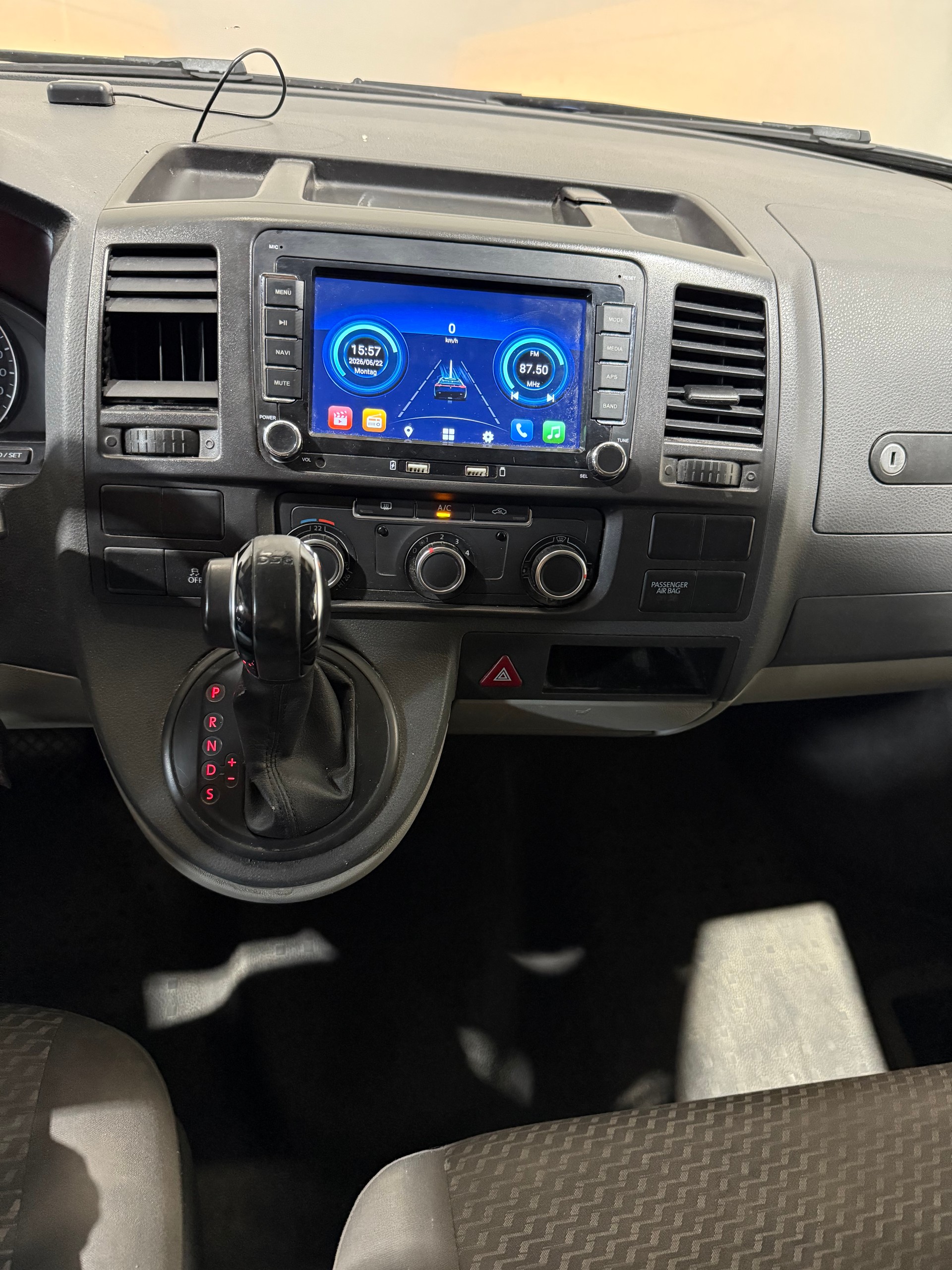 VW T5 2.0 TDI Transporter DSG-image-12
