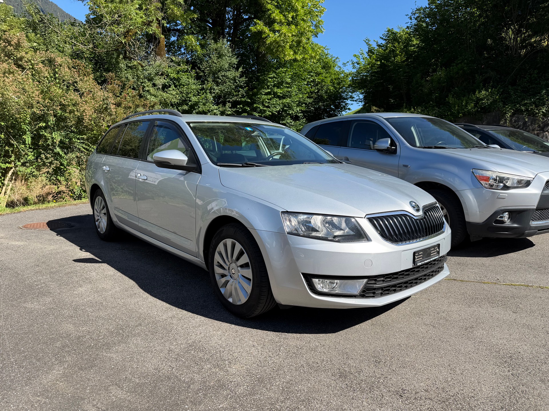 SKODA Octavia Combi 1.6 TDI Ambition 4x4-image-1