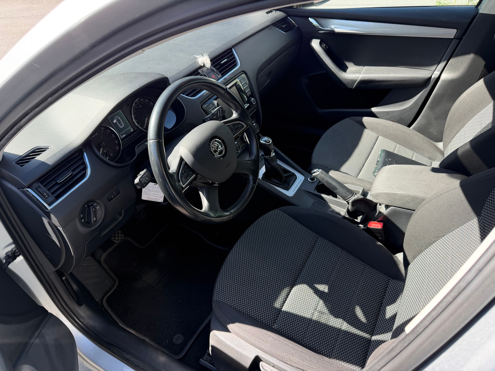 SKODA Octavia Combi 1.6 TDI Ambition 4x4-image-4