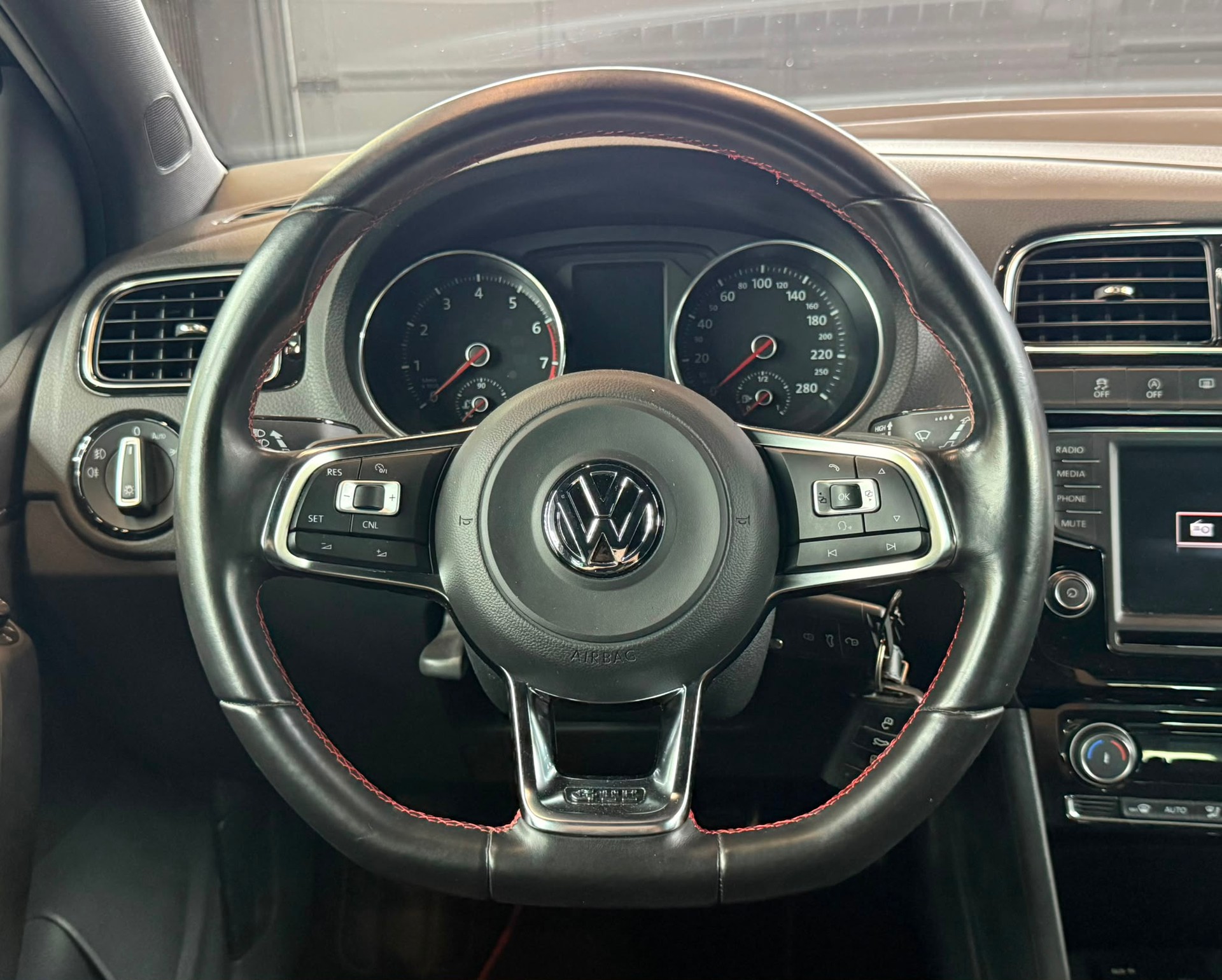 VW Polo 1.8 TSI GTI DSG-image-13