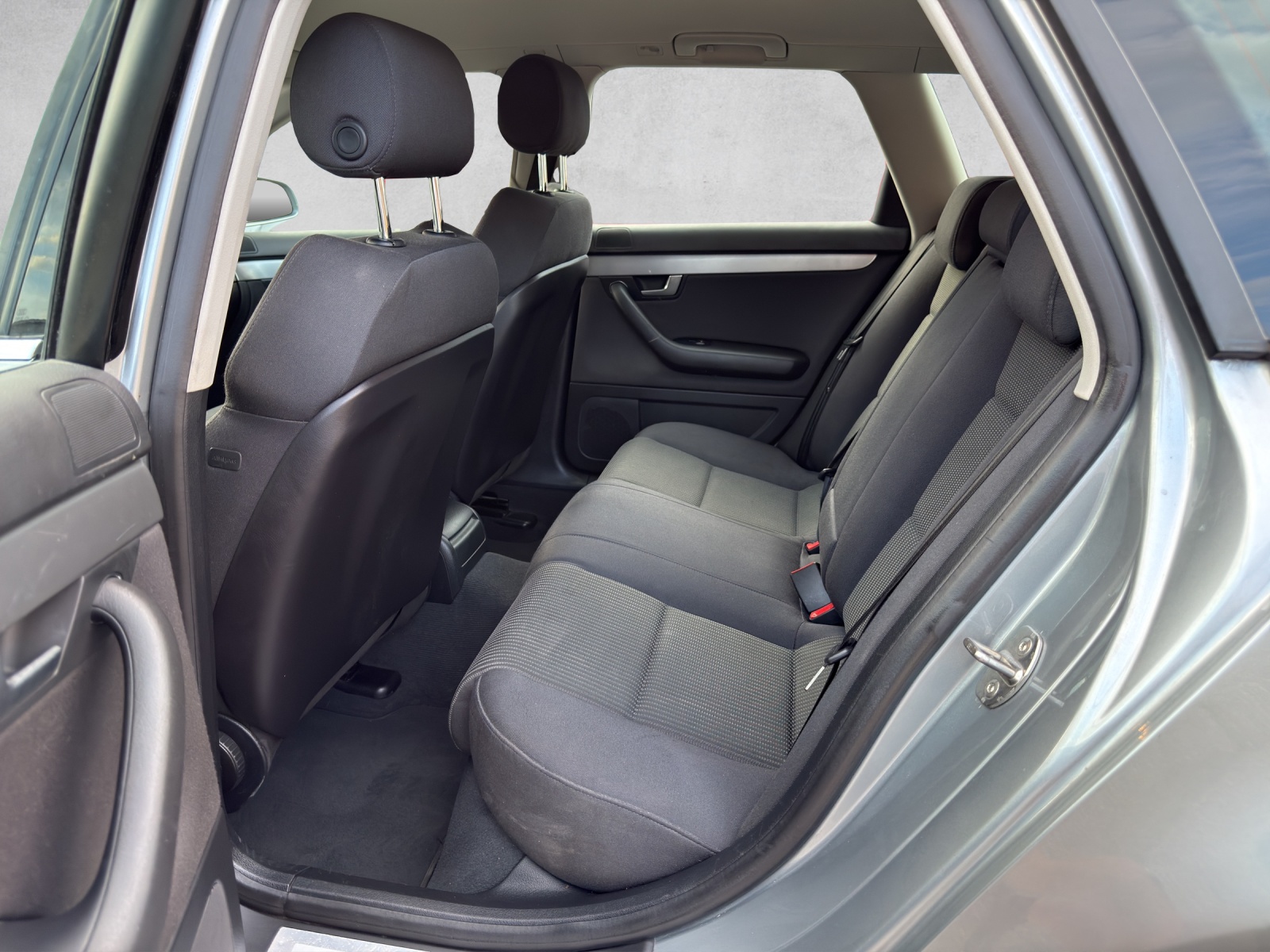 AUDI A4 Avant 1.8 Turbo-image-18